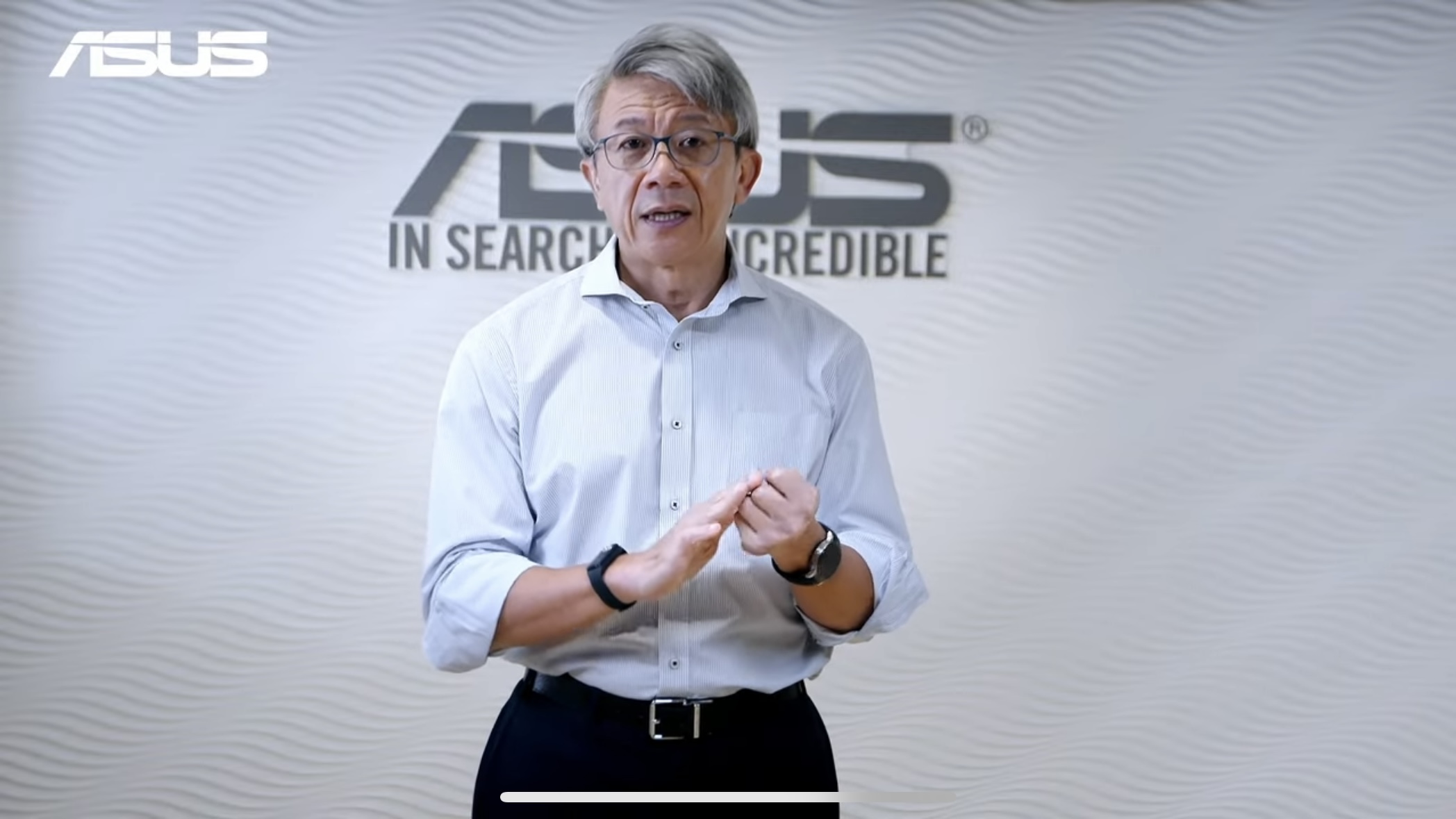 華碩推脈波指數健康手環,謝明傑強調這是具醫療級保證的穿戴裝置。(翻攝YouTube)