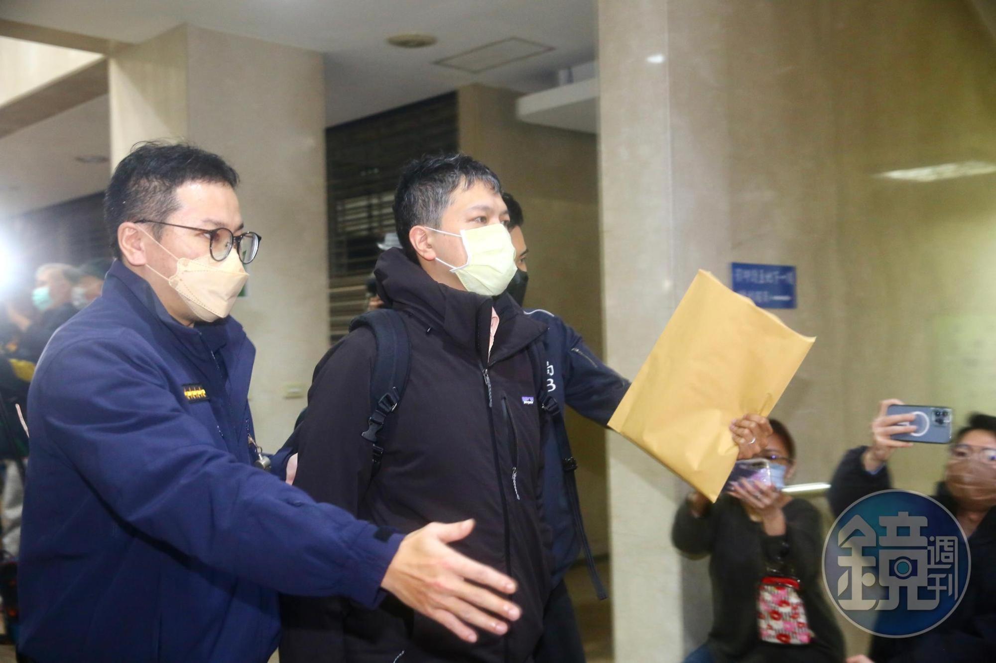 陳奐宇晚間10點左右也從北機移送北檢複訊。