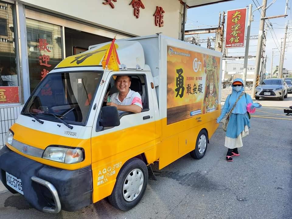 印著媽祖像的勇敢無礙專車,今年也跟著手搖車隊一起環島喔!(此為資料照,擷取自/愛無礙協會FB)
