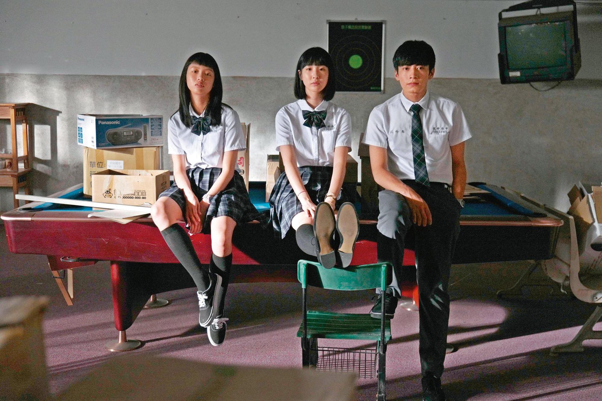 王渝屏（左）至今的角色以學生居多，曾和宋柏緯（右）、劉主平（中）演出青春電影《哈囉少女》。