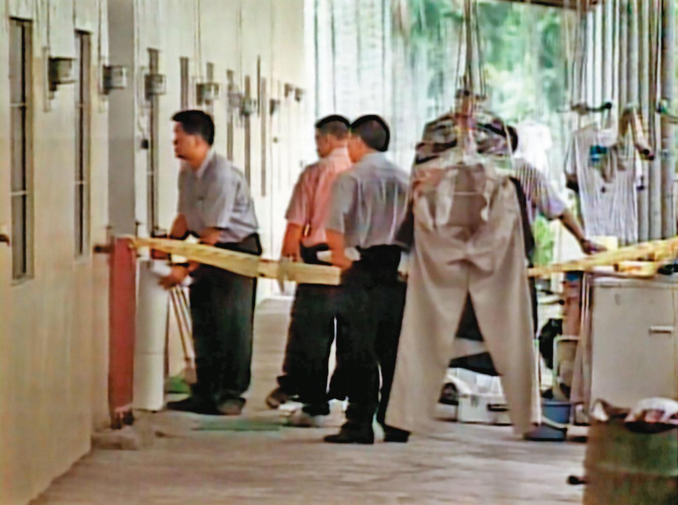 警方當年雖在命案現場採到指紋，卻因凶手尚未服役、資料未建檔，無法比對出來。（東森新聞提供）