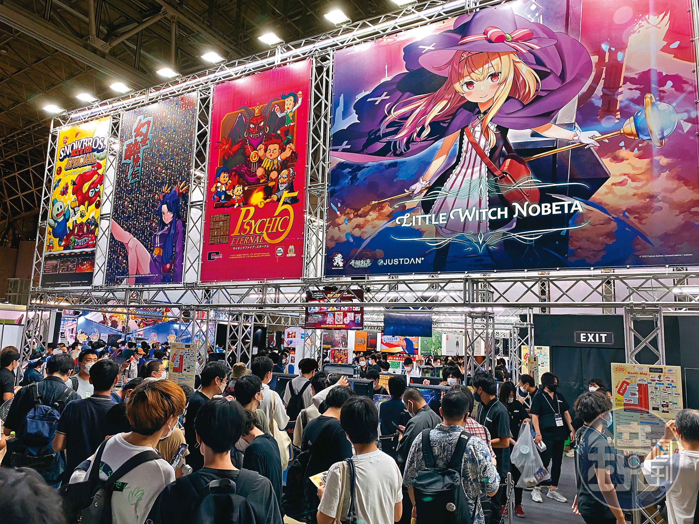  《小魔女諾貝塔》遊戲在今年恢復線下舉辦的東京電玩展中，吸引來自各國的玩家排隊體驗。（傑仕登提供）