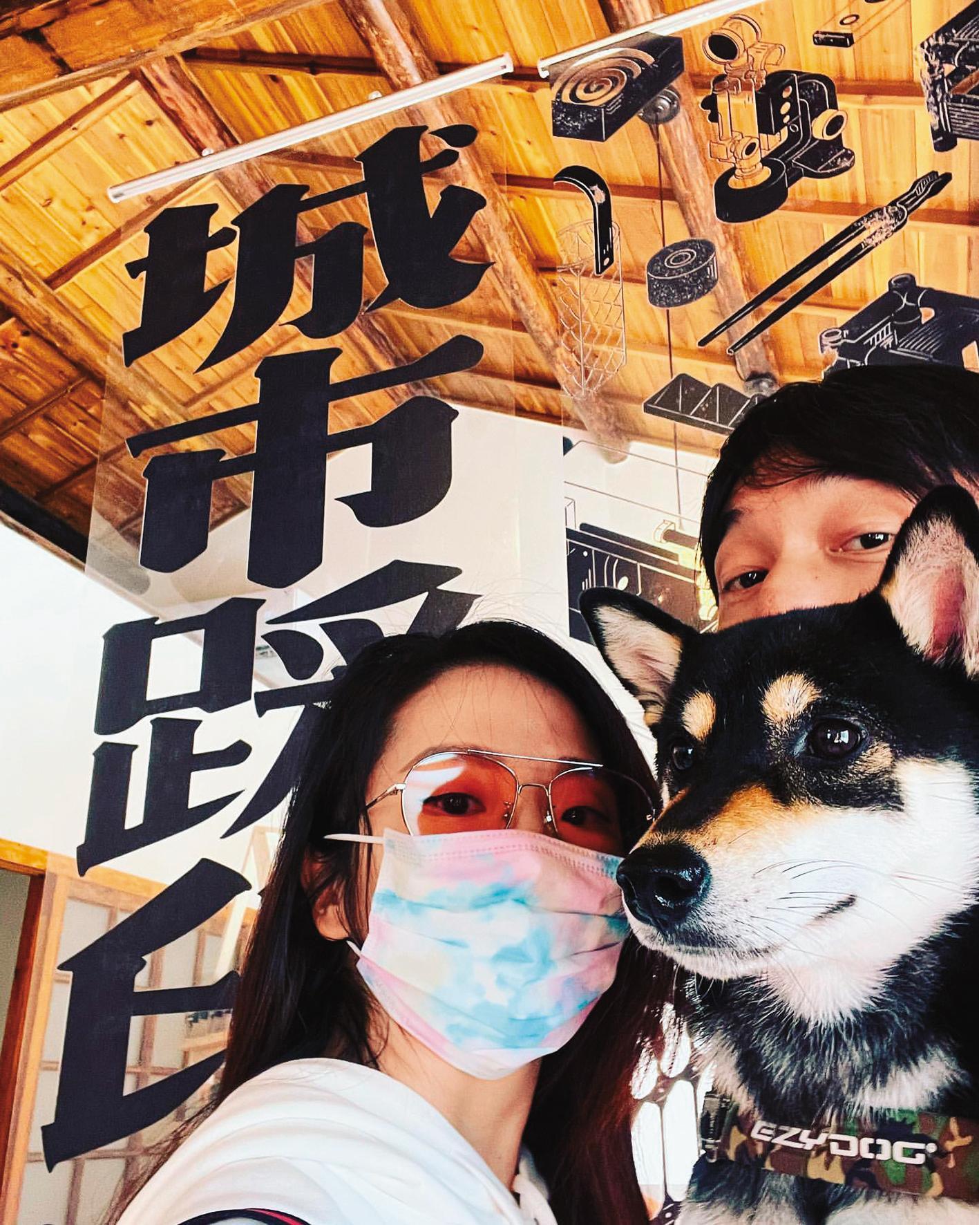 陶晶瑩跟老公李李仁愛狗如命,不時帶著愛犬出遊。(翻攝自陶晶瑩IG)