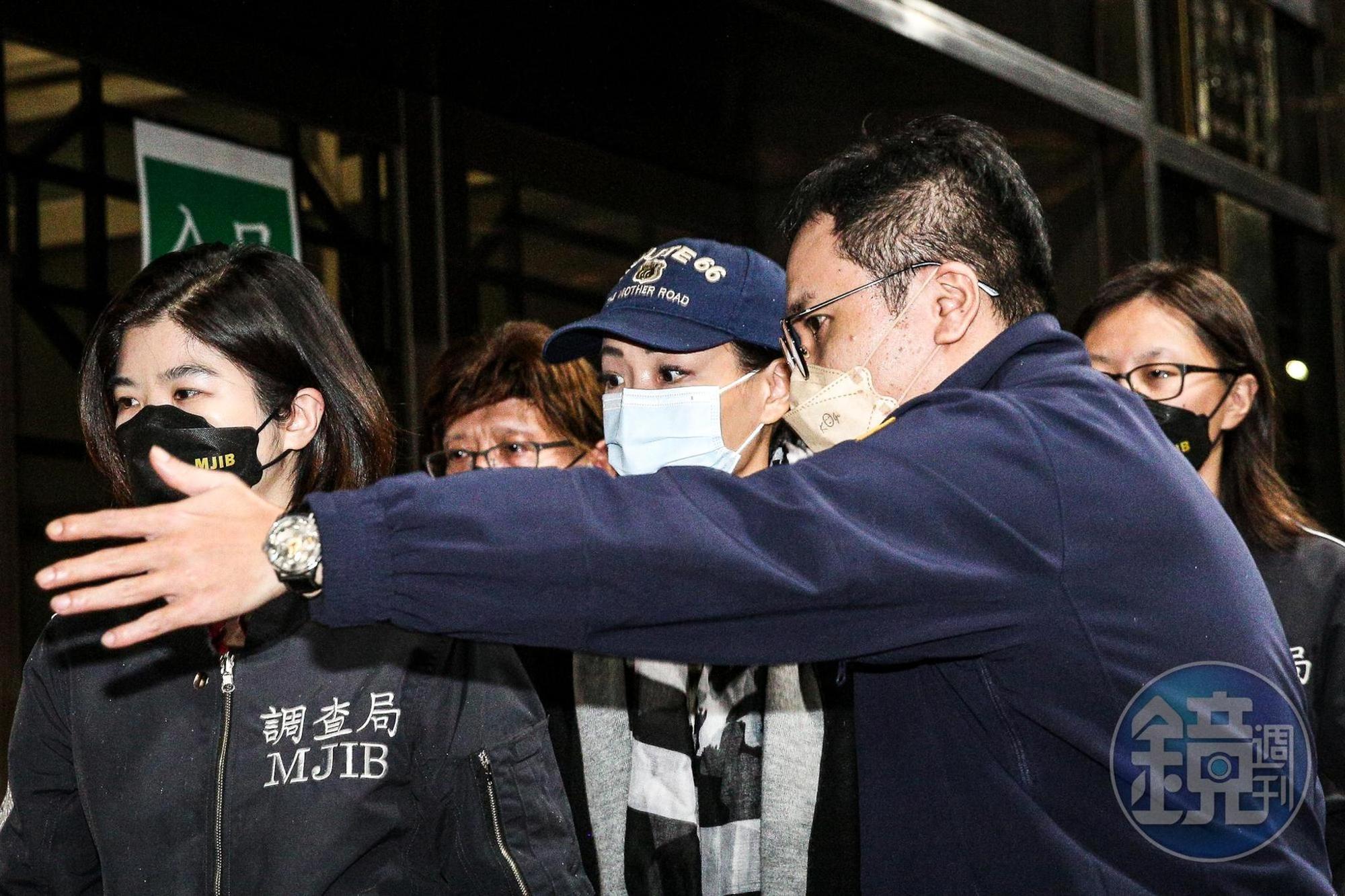 高虹安涉詐理助理費等案,遭檢方約談,今晨以60萬元交保。