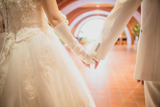 中國一對夫妻多年前因兒子走失,他們便收養了一個女棄嬰,如今養女已長大,沒想到帶回家的男友,竟就是父母失散多年的兒子。(示意圖,photoAC)