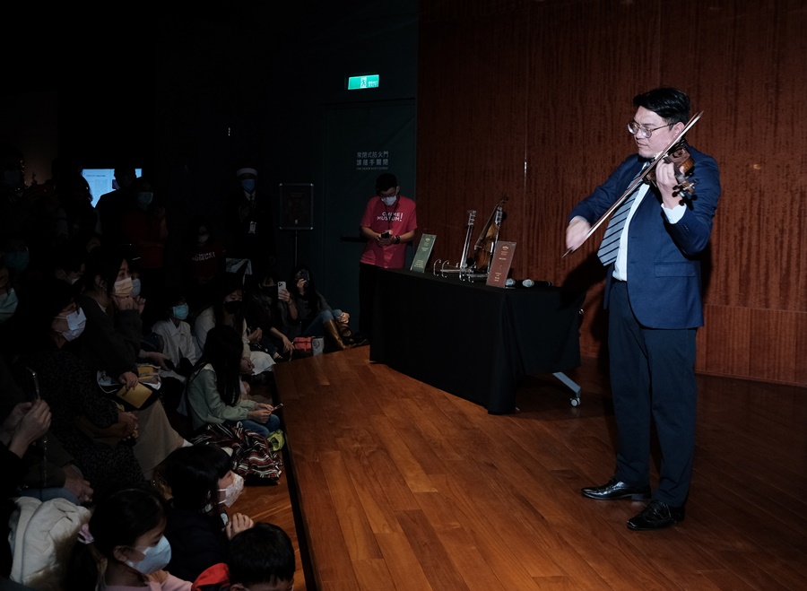 在英國名琴沙龍音樂會上，可聆聽古老提琴現場演奏。