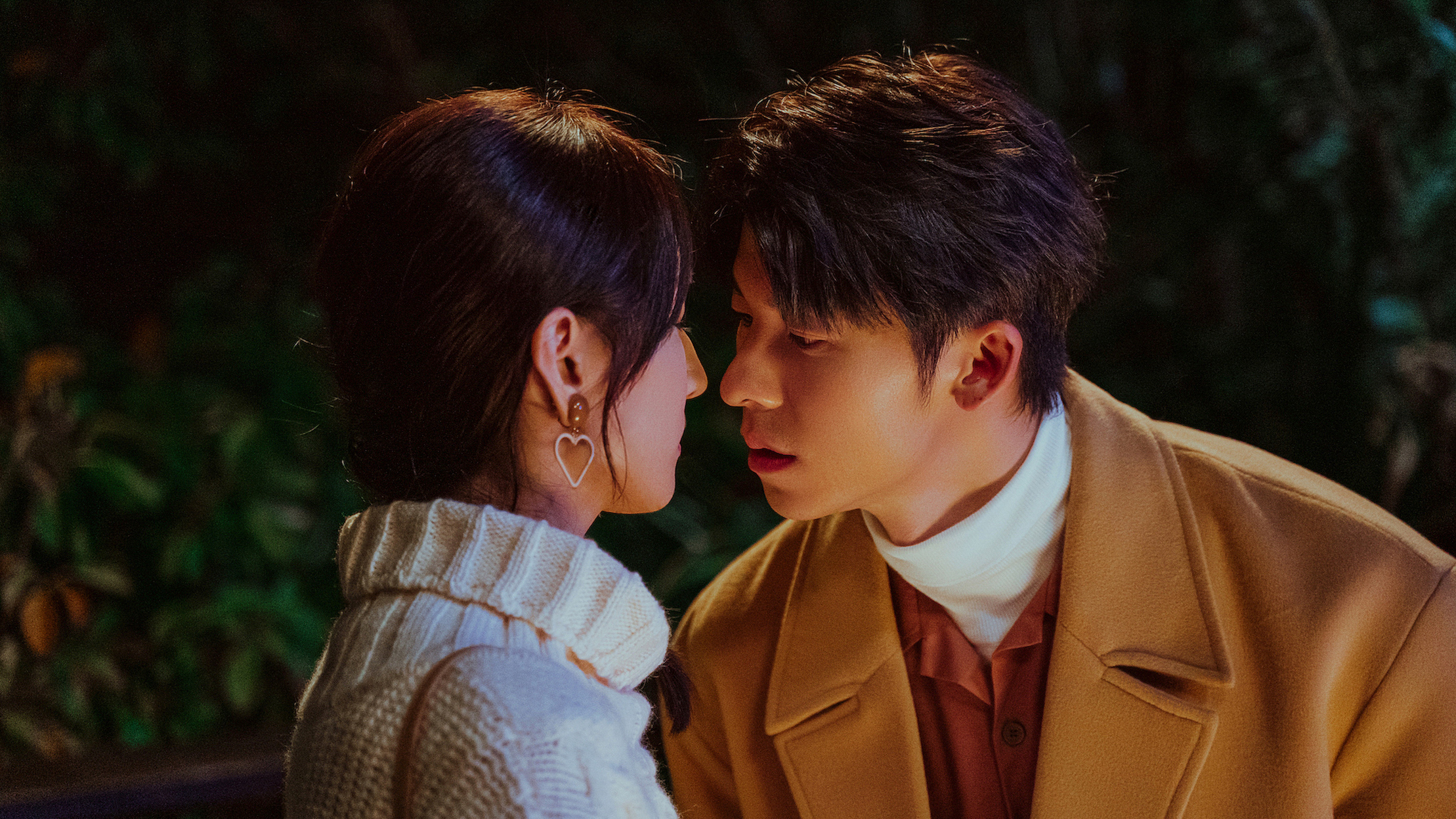 許光漢與柯佳嬿在電影版再次相遇，成年後的兩人繼續延續愛情故事。（車庫娛樂、三鳳製作提供）