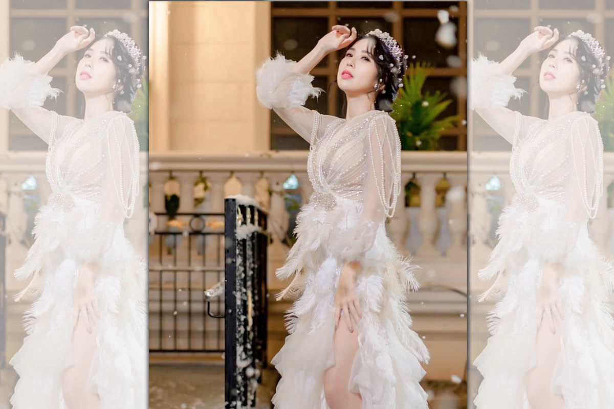 甄馨應邀為「聖誕節情人晚餐」代言，打卡熱點歐式城堡。（陳孝志提供）