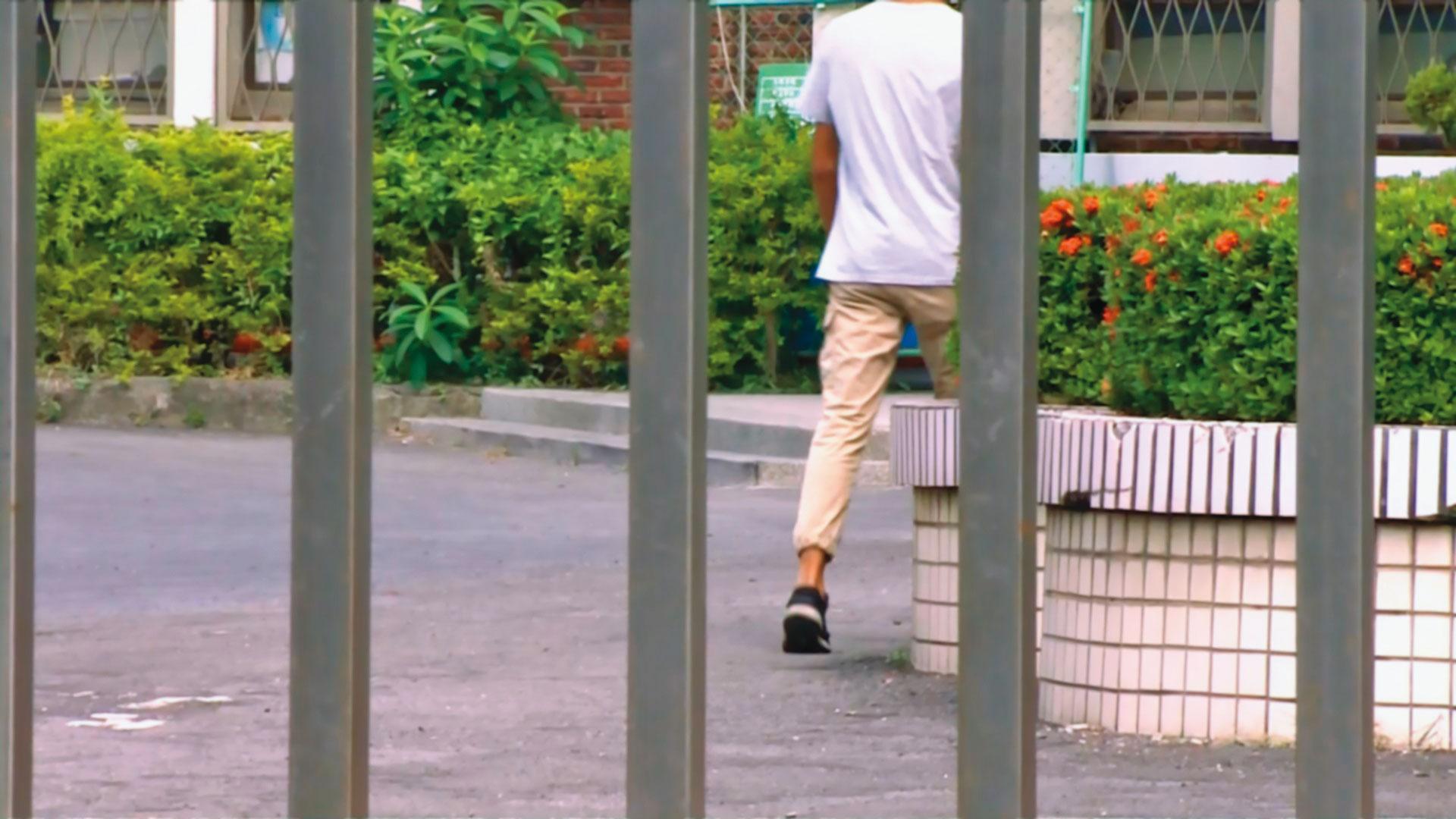警大畢業後不久，許秩軒偷拍被逮，仍獲分發到花蓮港務警察總隊，曾引起輿論譁然。示意畫面。（東森新聞提供）