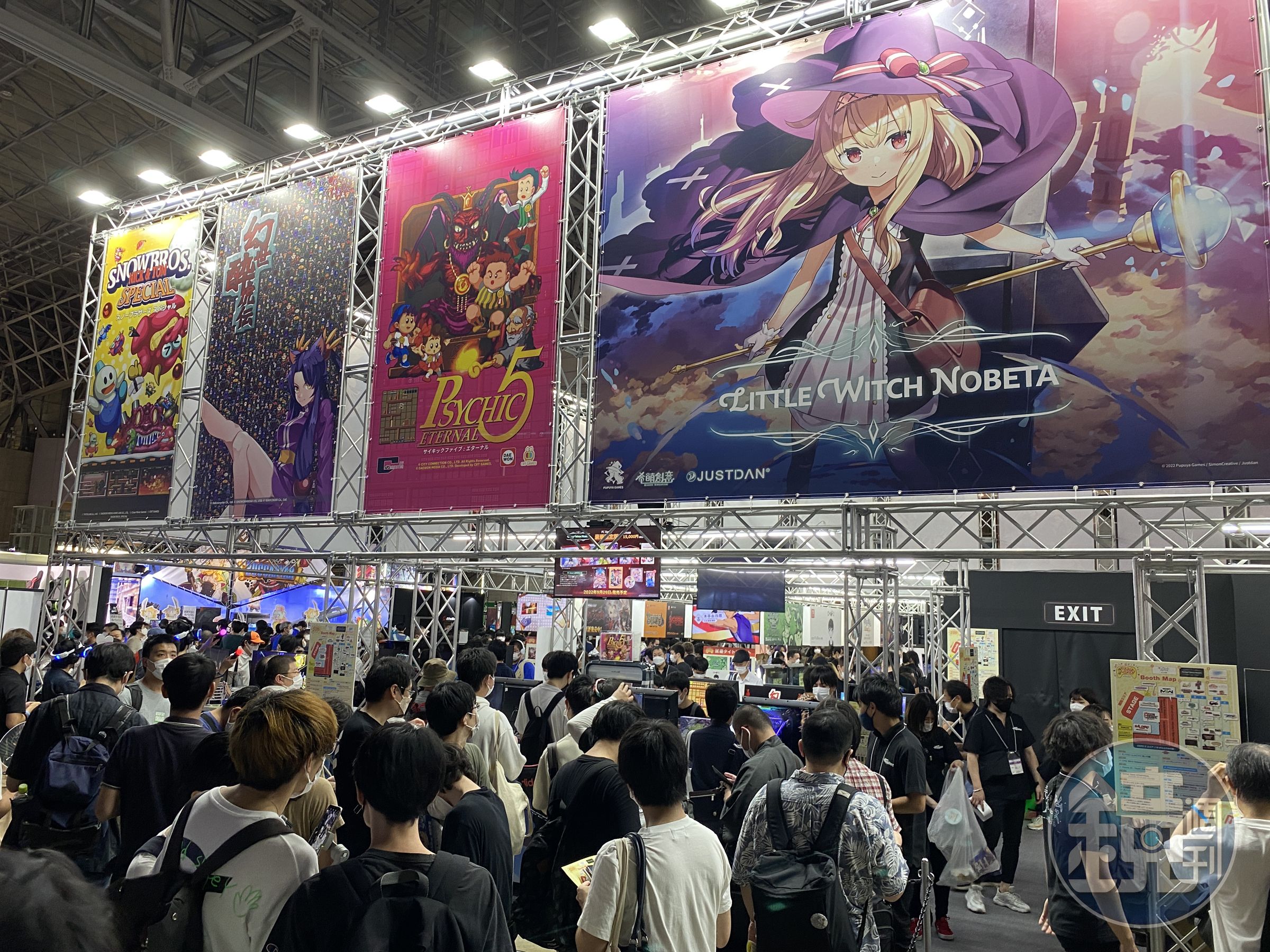 《小魔女諾貝塔》遊戲在今年恢復線下舉辦的東京電玩展中，吸引來自各國的玩家排隊體驗。（傑仕登提供）