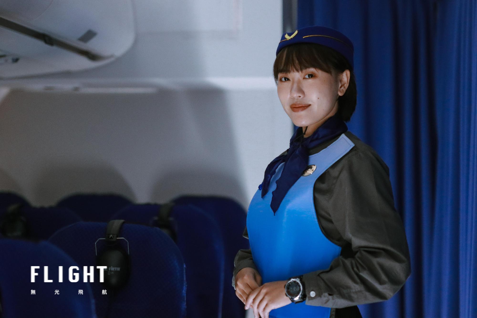 由英國團隊 DARKFIELD 創作的《FLIGHT 無光飛航》首次來台演出。(驚喜製造提供)