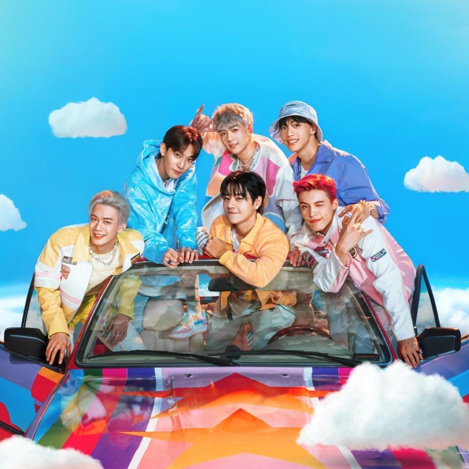 Ozone首張EP《Unicorn》封面乘跑車拍攝超嗨。(索尼音樂)