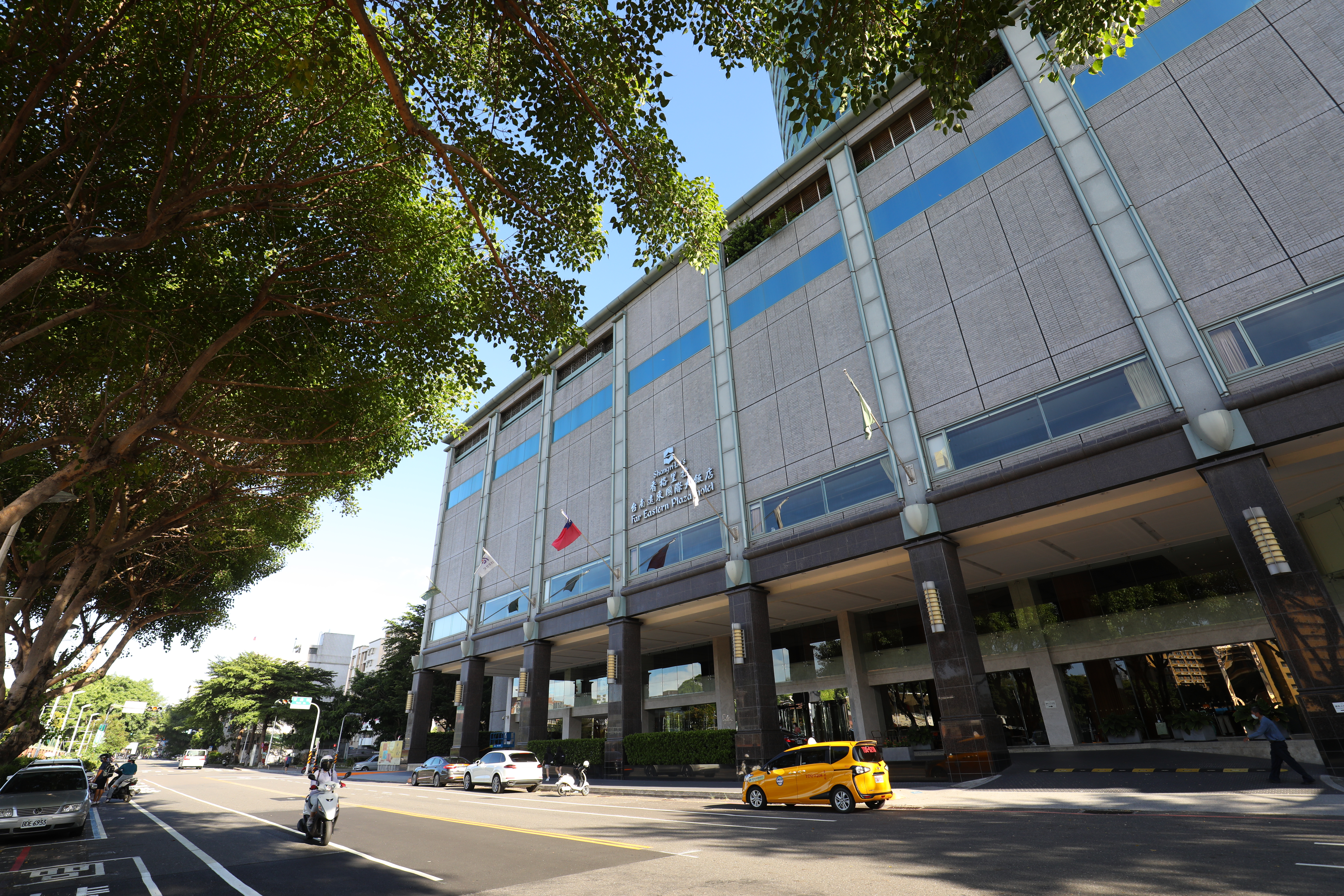 「台南遠東香格里拉」緊鄰台南火車站，又是府城第一高的建築物，位置和視野都絕佳。