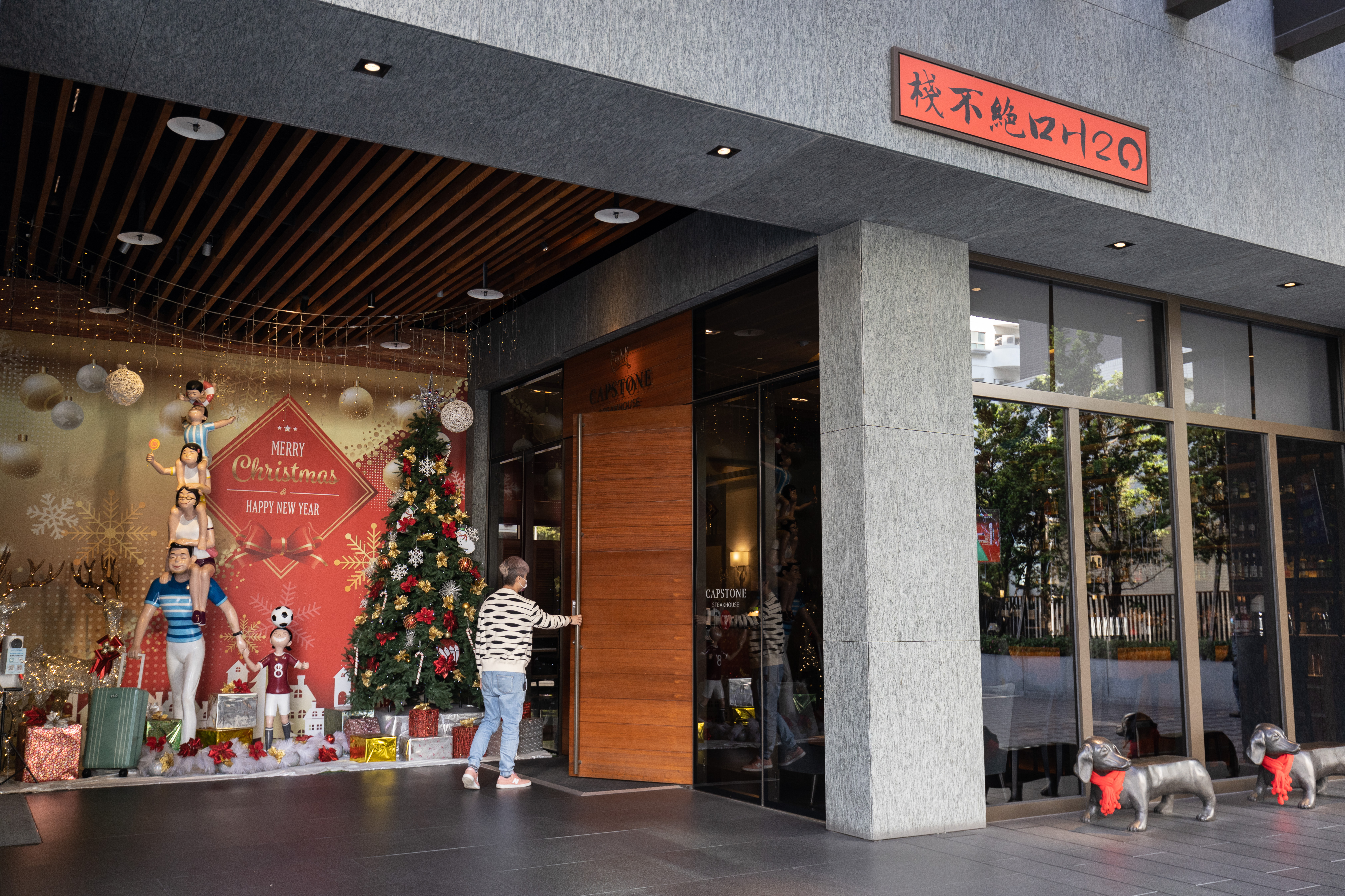 「Capstone Steakhouse」就位於水京棧國際酒店的1樓右側。