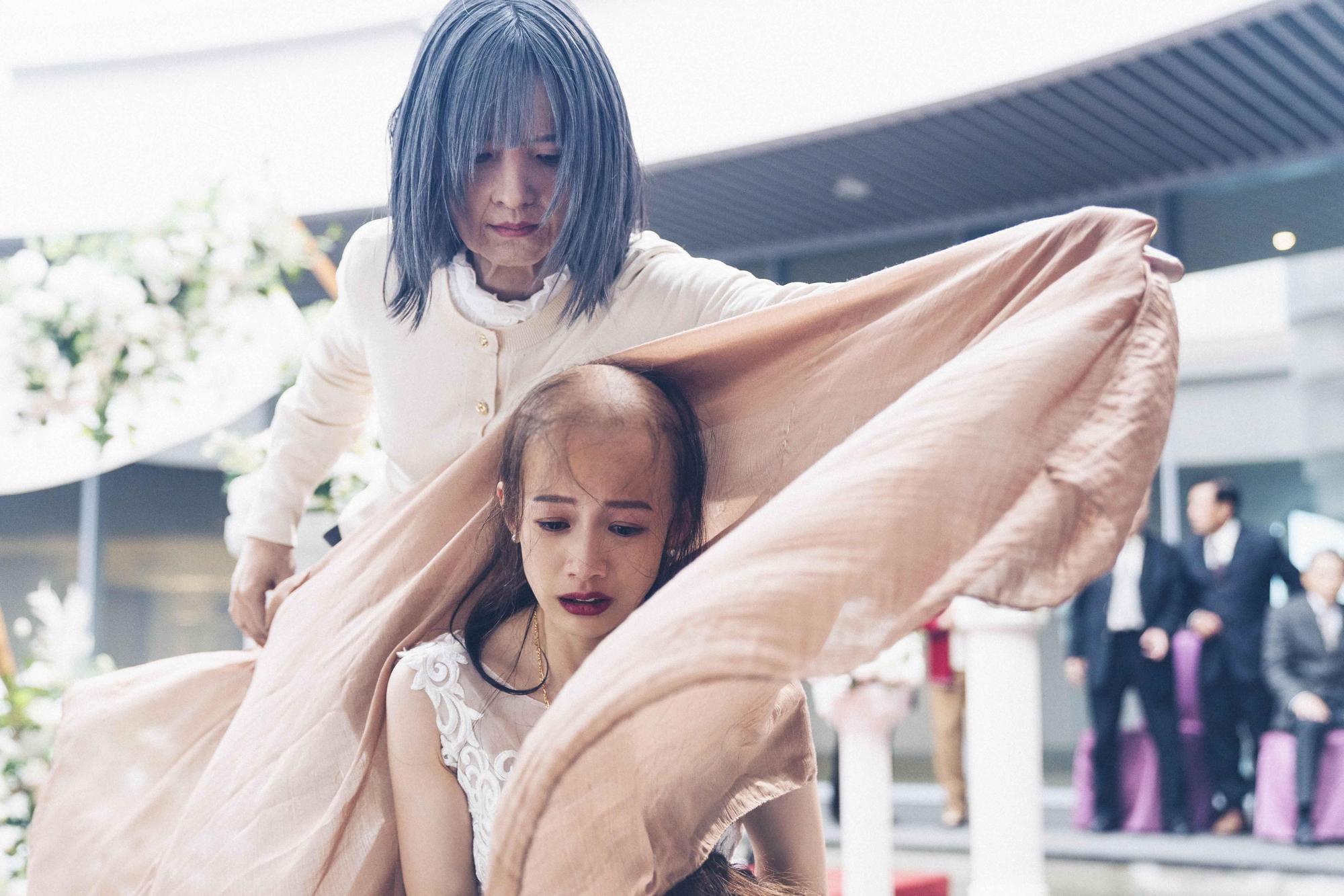 在《恭請光臨曾賈府喜事》中簡嫚書、吳子霏的特殊化妝讓眾人驚呼連連。（公視提供）
