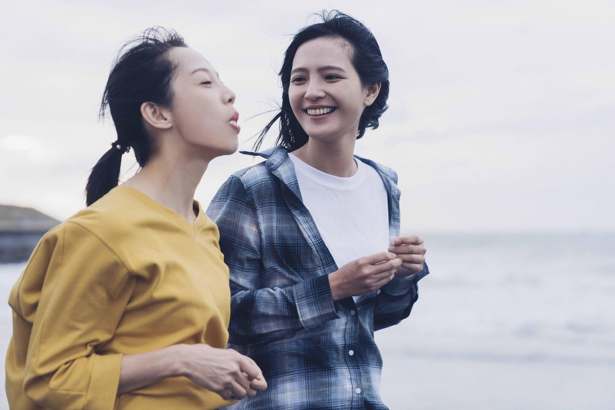 《恭請光臨曾賈府喜事》討論到婚姻、家庭、信仰、多元性向等議題。（公視提供）