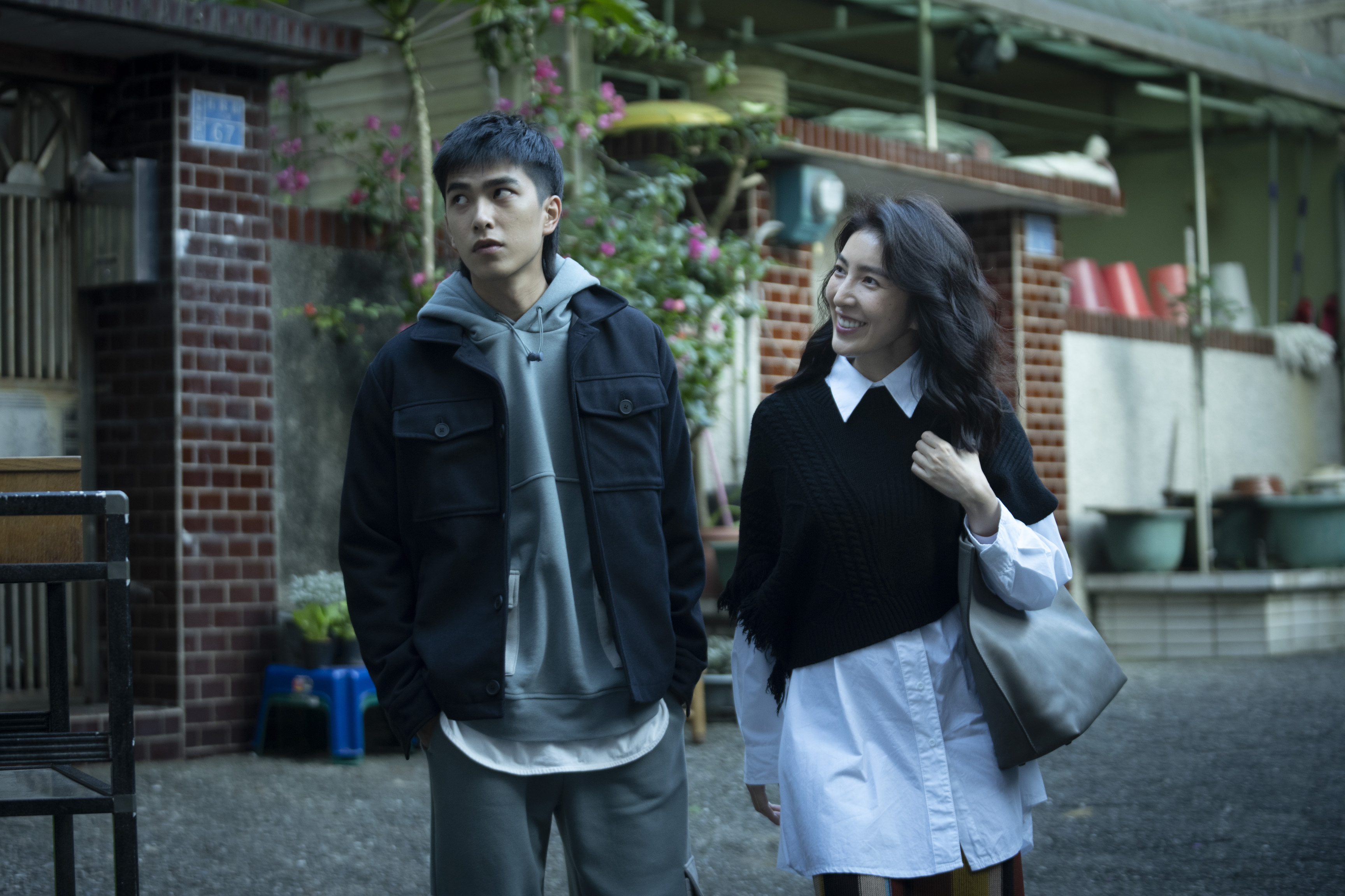 挑戰風格搞怪奇幻的喜劇，楊謹華曾敬驊組「非典型」母子檔打開爆笑開關。（愛奇藝國際站）