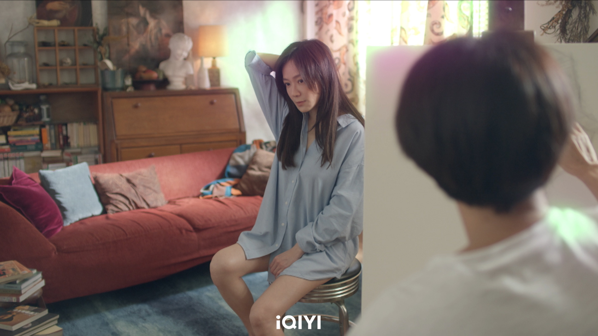 直播談及淑芬過去與孟筠爸爸的師生戀，尹馨對曾少宗苦嘆：「你到底有沒有一點愛過我？」惹曾少宗笑回：「在創作的當下有愛。」（愛奇藝國際站提供）