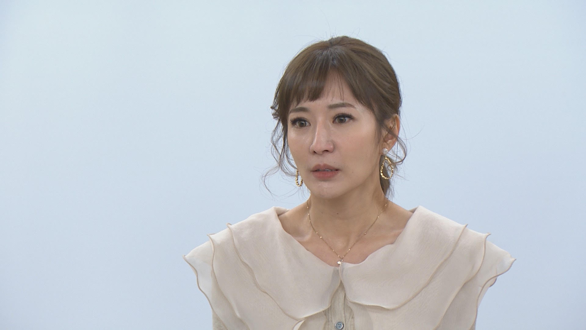 何豪傑《市井豪門》劈腿老婆廖家儀閨密羅巧倫，被揭穿超難堪。（民視提供）