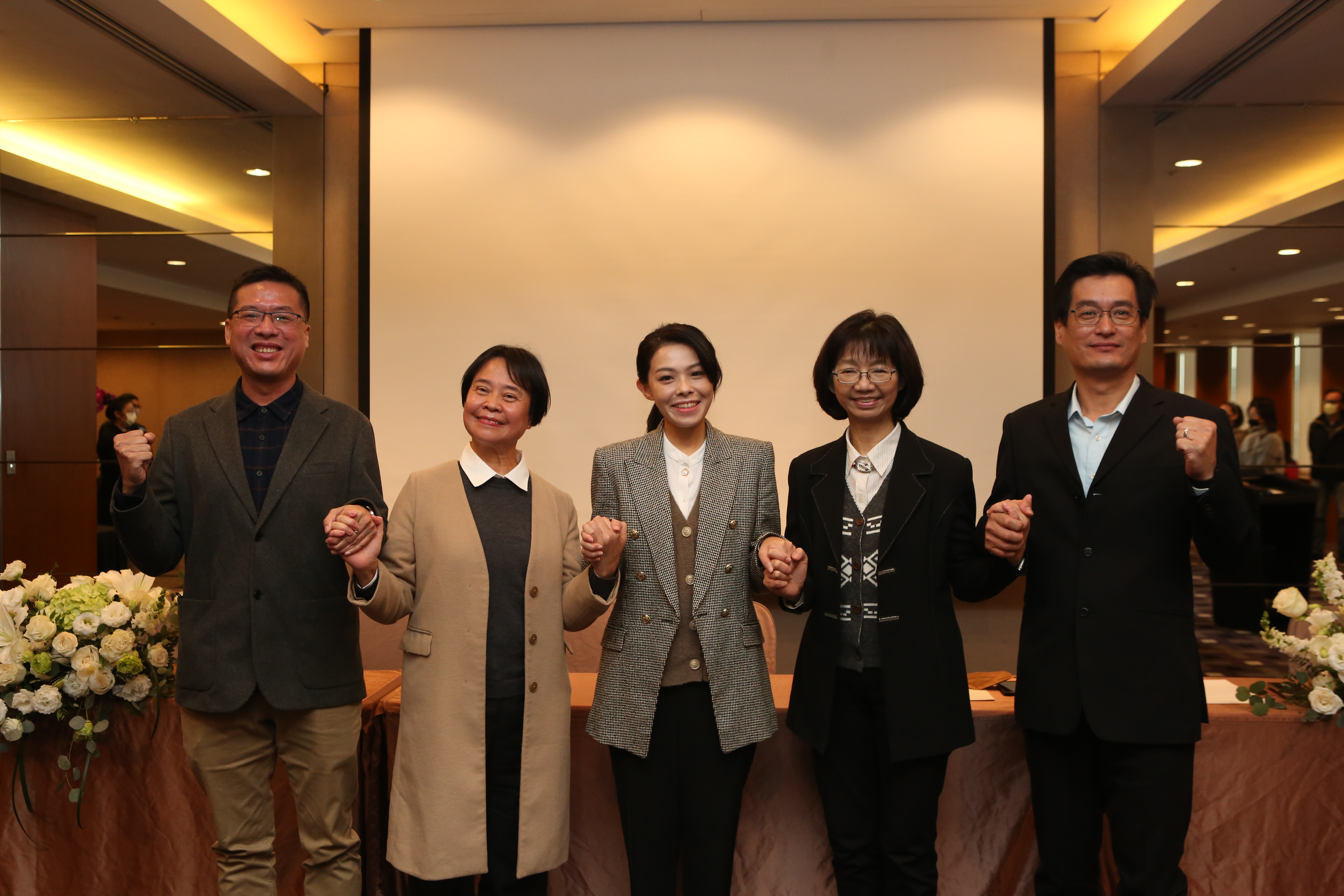 高虹安今天對外召開記者會，宣布首波小內閣人事名單。