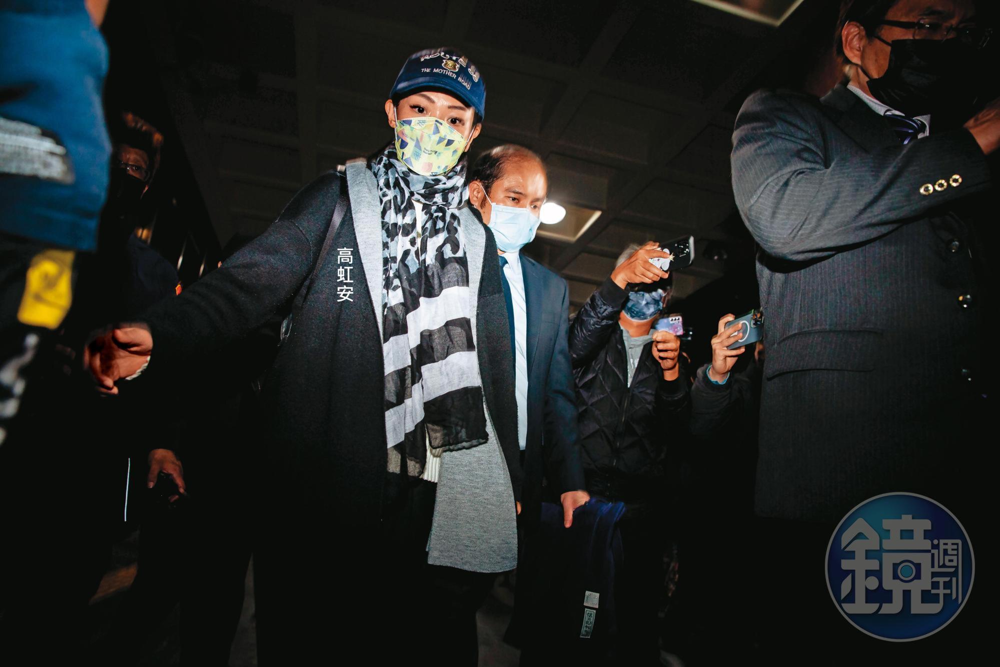高虹安涉貪風暴持續擴大,檢調查出她詐領助理費超過2年半外,還獨吞立院給的辦公事務費。