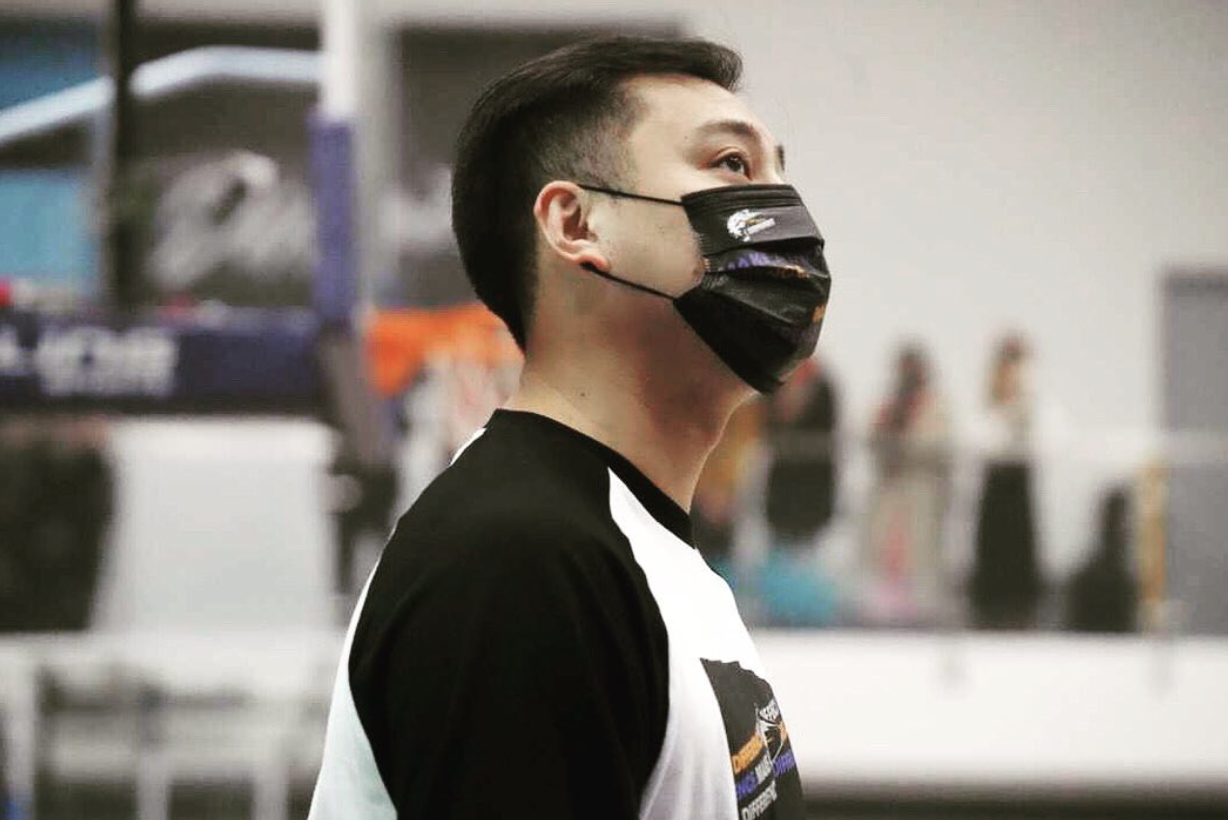 霍華德僅登錄但未出賽,僅在旁坐板凳觀賽,使搶票球迷紛紛表達不滿情緒,雲豹總經理蘇翊傑致歉,並卸下總經理一職負責。(翻攝蘇翊傑IG)