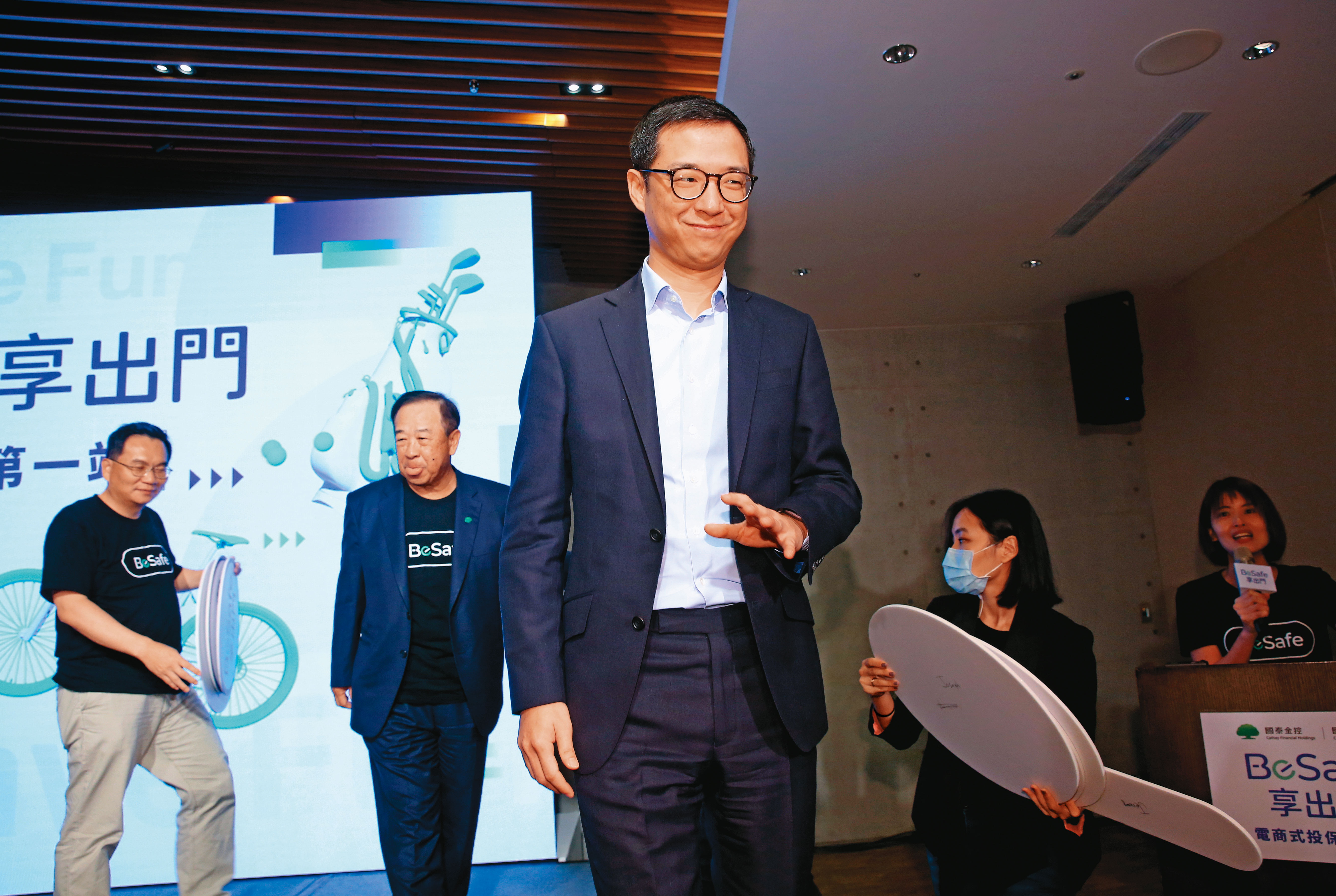 蔡宗翰是買下全家的幕後推手，不僅讓國泰集團流通事業版圖更加完整，也牽動金融業的競爭。