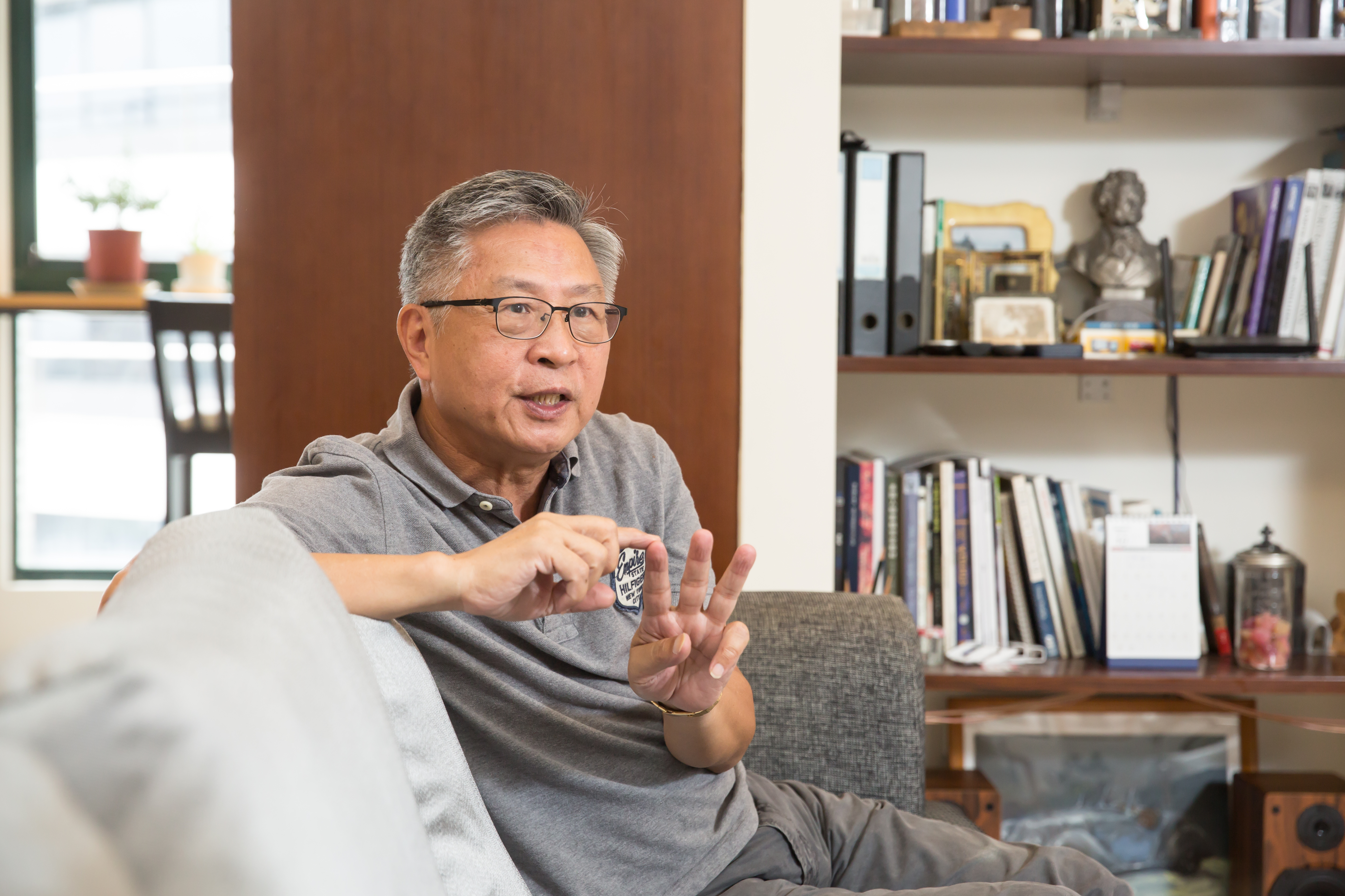 嘉裕西服前總經理江育誠退休7年實際體驗，有700萬現金就在安全範圍內。