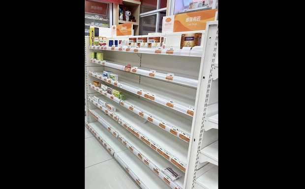 中國民眾稱去藥局，根本買不到退燒感冒相關藥品。（翻自《自由亞洲電台》）