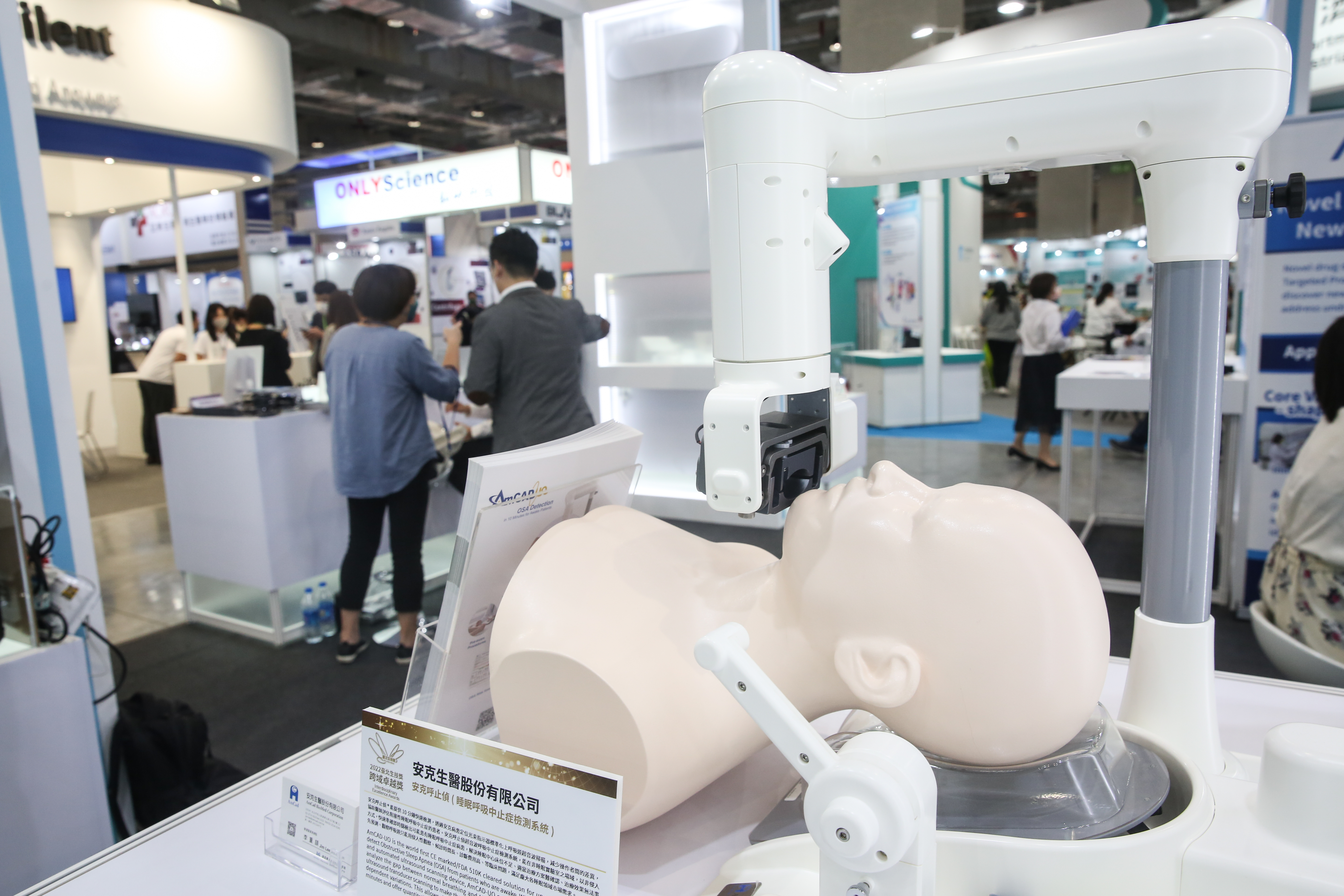 安克生醫與台大牙科合作，以「超音波智慧睡眠檢測」，協助醫師有效辨認出佩戴止鼾牙套是否有效。（本刊資料照）