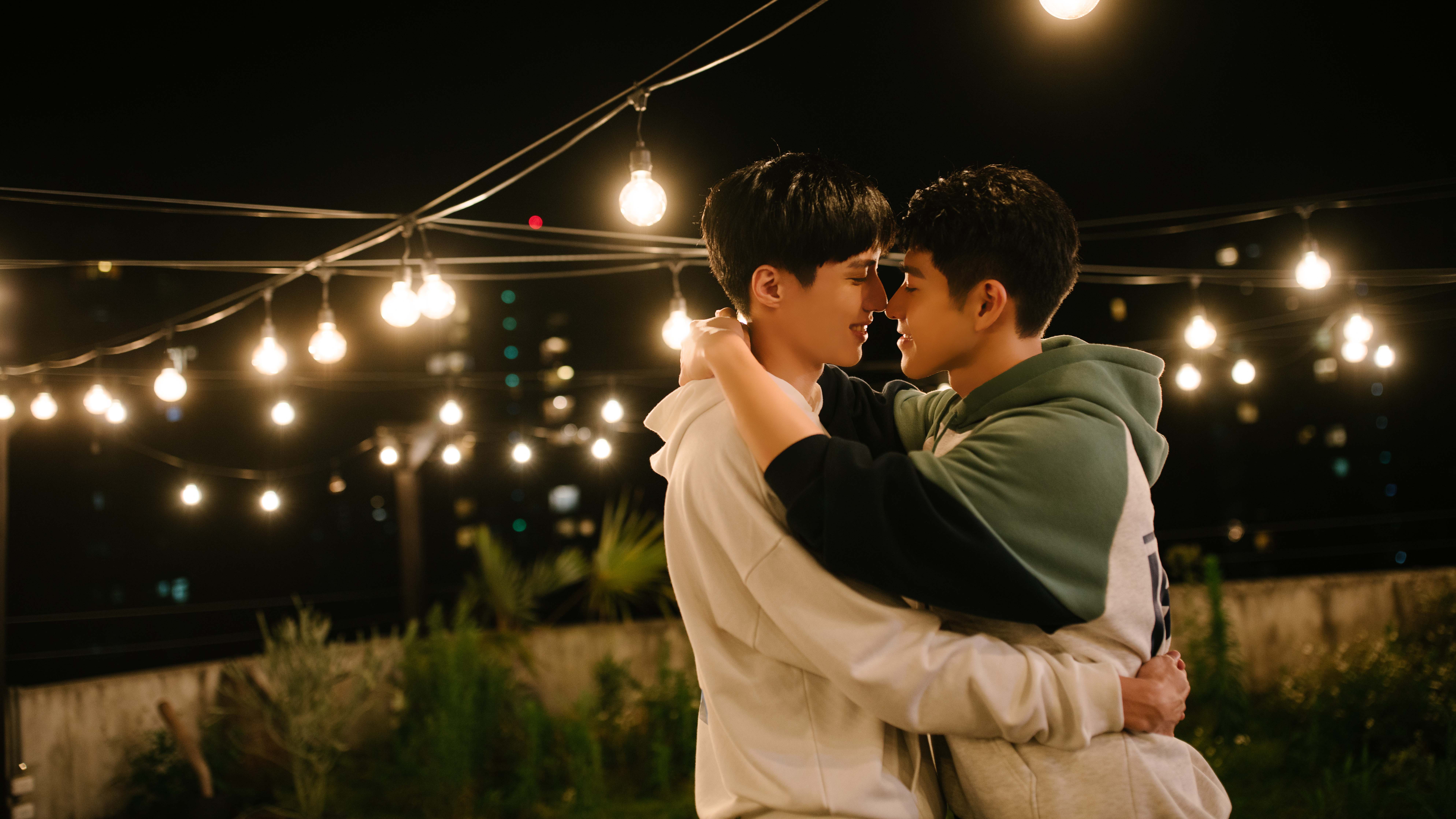 「安朗CP」吳岳擎（右）、余晉各種吻戲閃瞎觀眾眼睛。（結果娛樂提供）