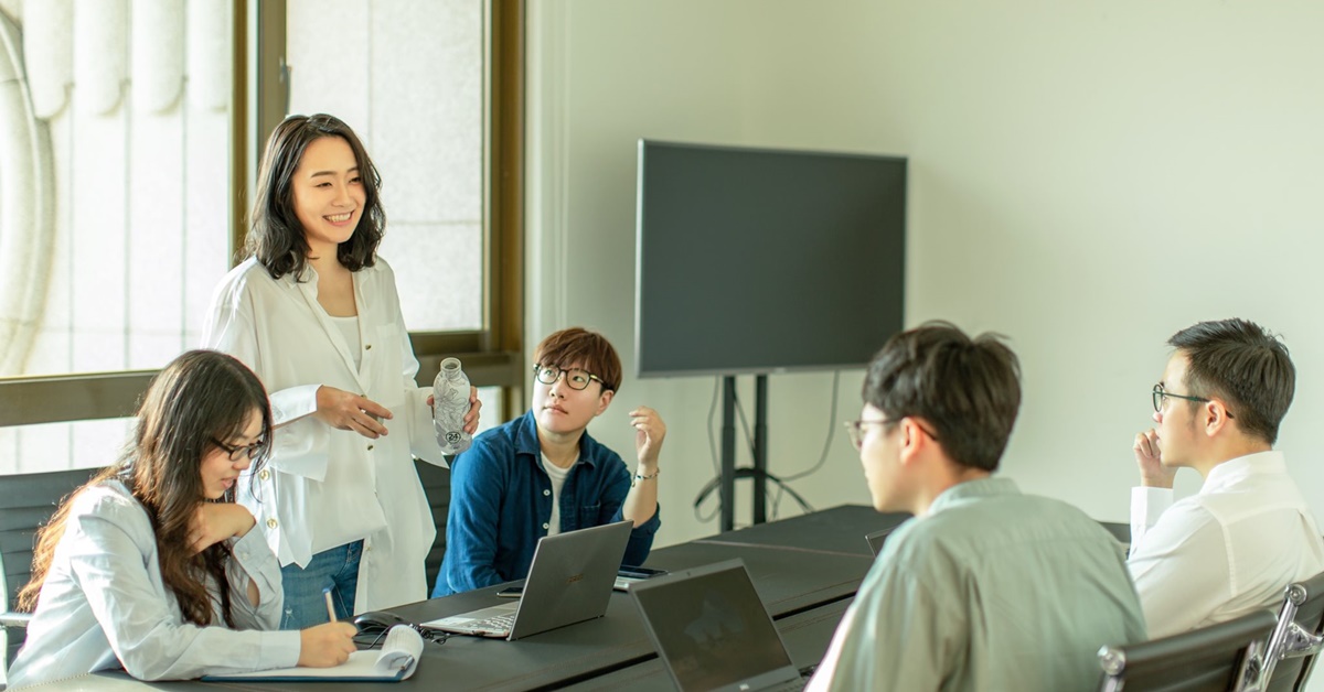 鏡采創意身為國內第一間取得英國標準協會BSI「ISO 20121：2012永續性活動管理系統」認證的活動行銷公司，頻繁獲獎，成為活動行銷業界中實踐永續的指標性公司。