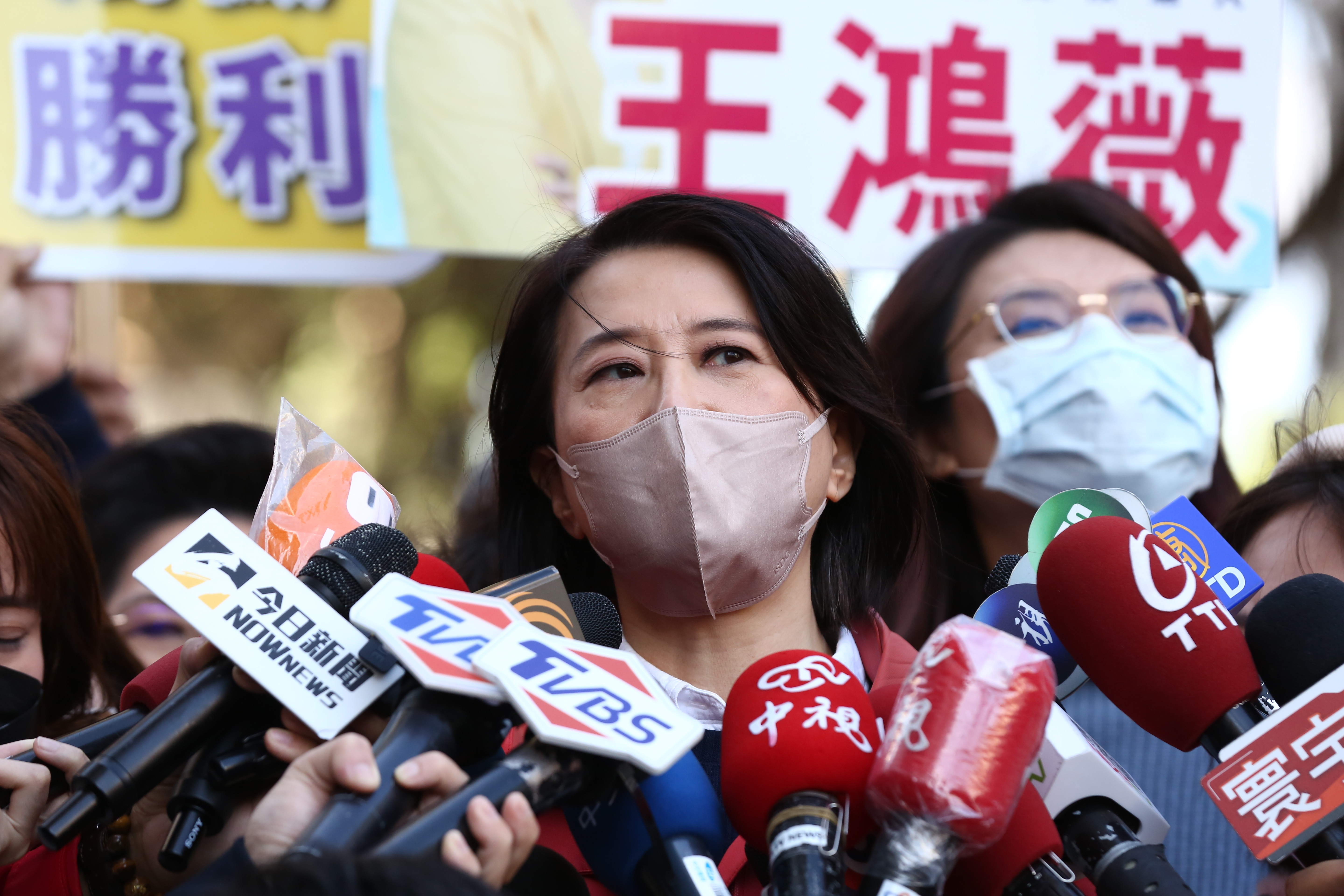 王鴻薇嗆吳怡農不敢、不想辯論，還酸就算她提出100個政見吳怡農也不會同意辯論。