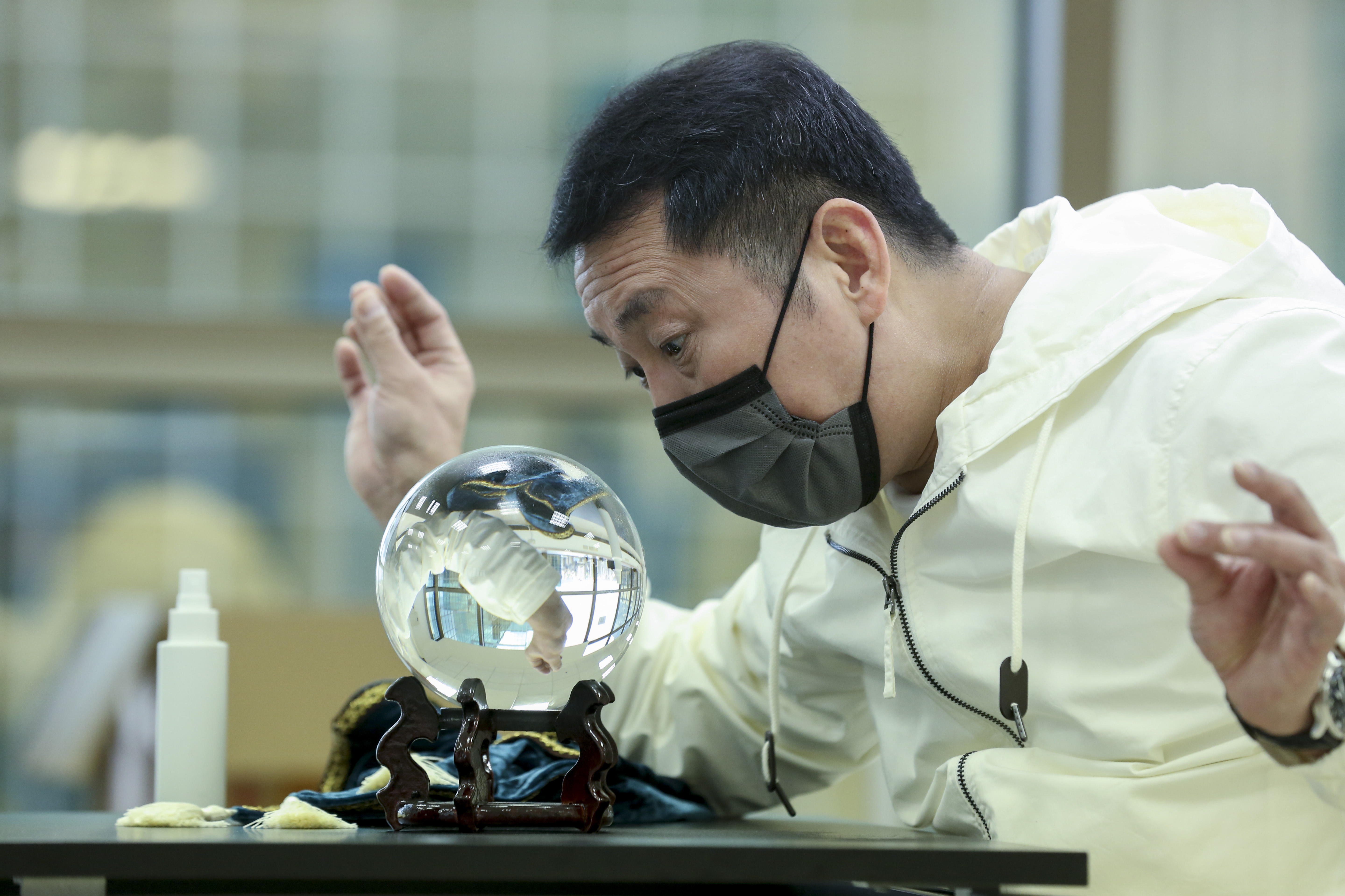 屈中恆近期舞台劇滿檔，除了《如夢之夢》，還有《淡水小鎮》與《京戲啟示錄》。