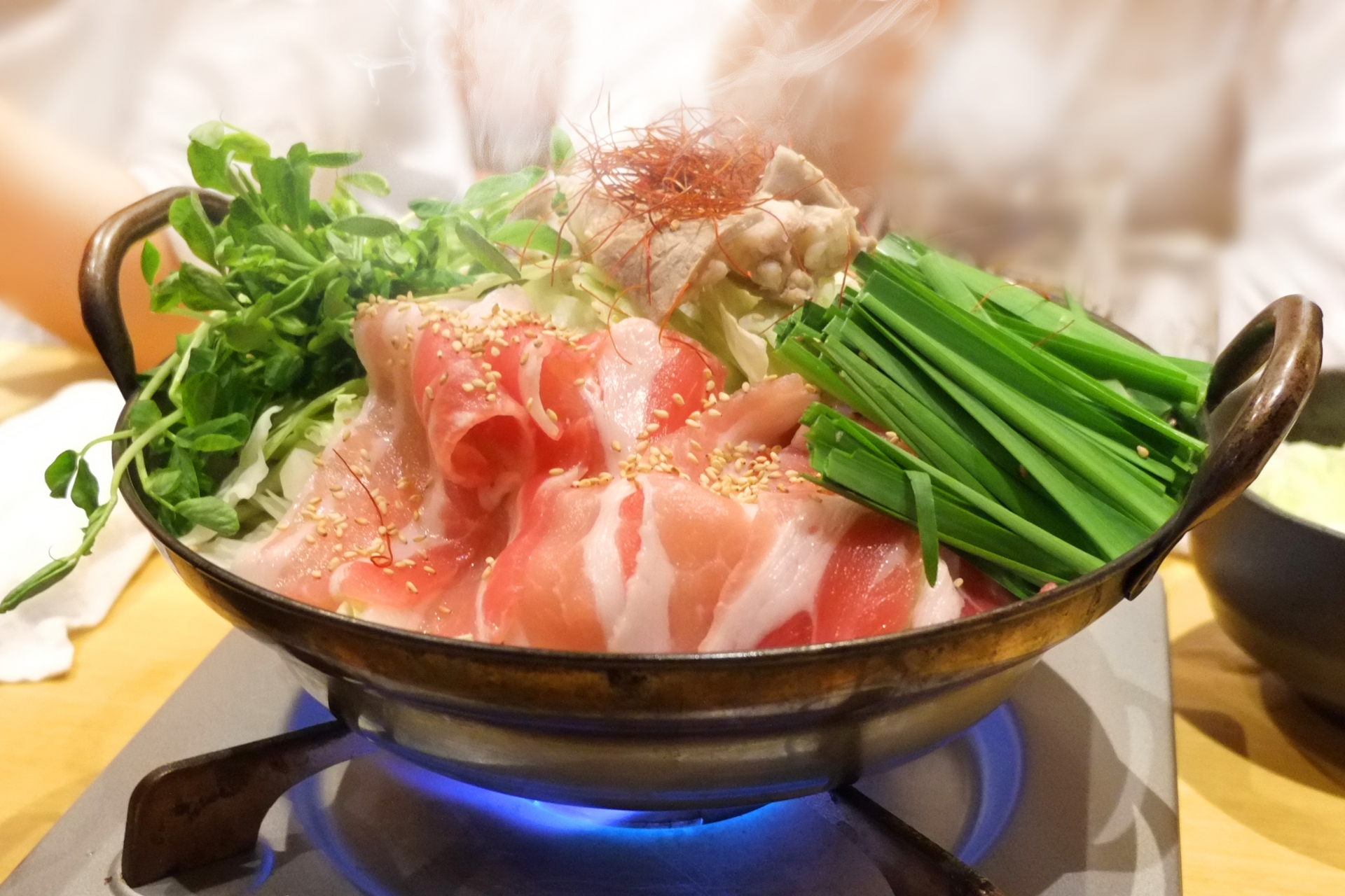 寒流來襲，鄉民在PTT激戰新一代小火鍋霸主名單。（示意圖，翻攝自photoAC）