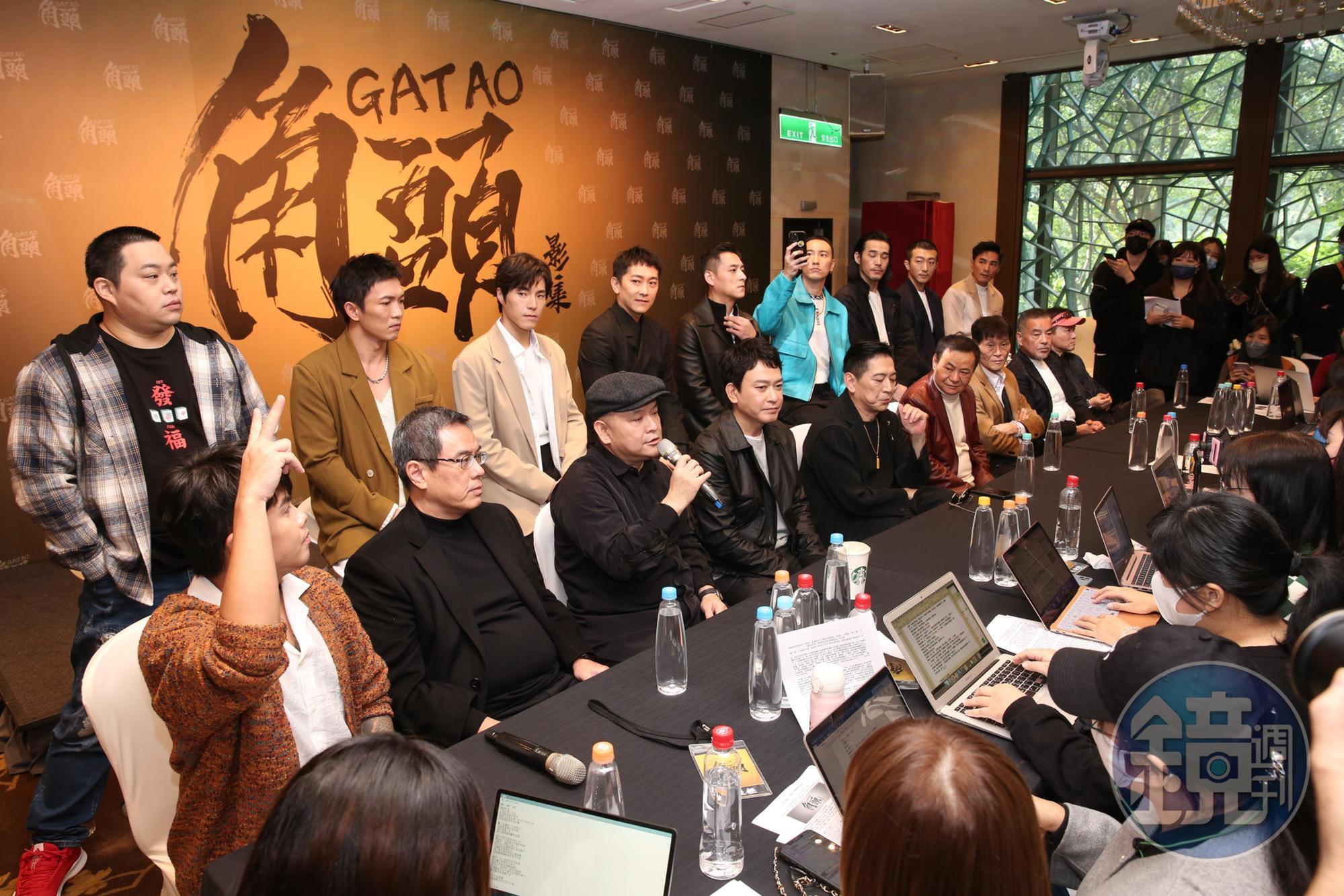 黃尚禾和是元介受訪時位置被安排老遠。