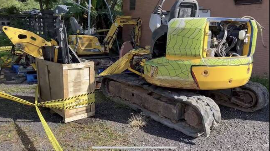 警方查獲國內首宗怪手夾藏大批槍毒案。（刑事局提供）