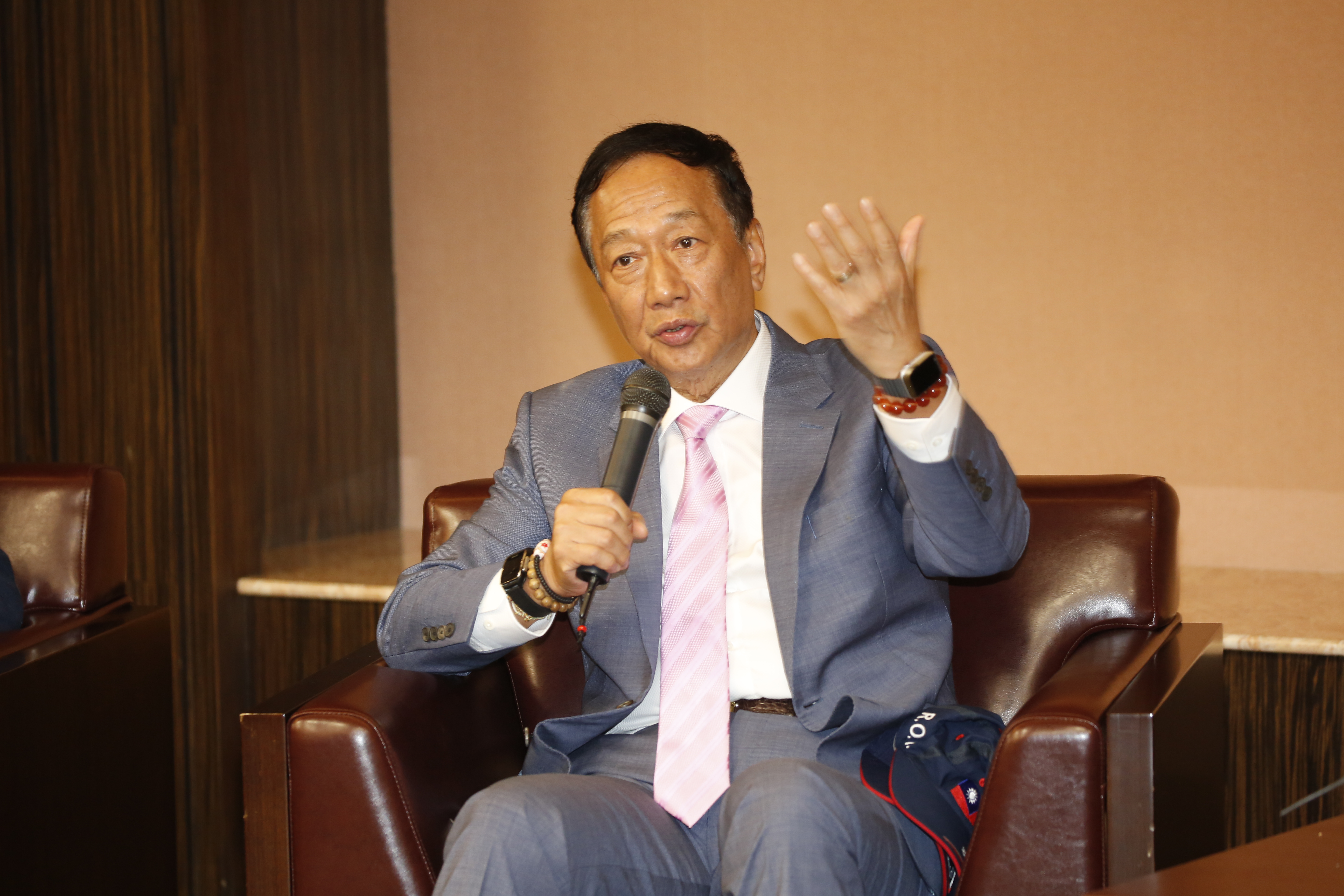 郭台銘為年邁母親打不到次世代BNT疫苗抱屈，再度讓疫苗成為討論話題。（本刊資料照）