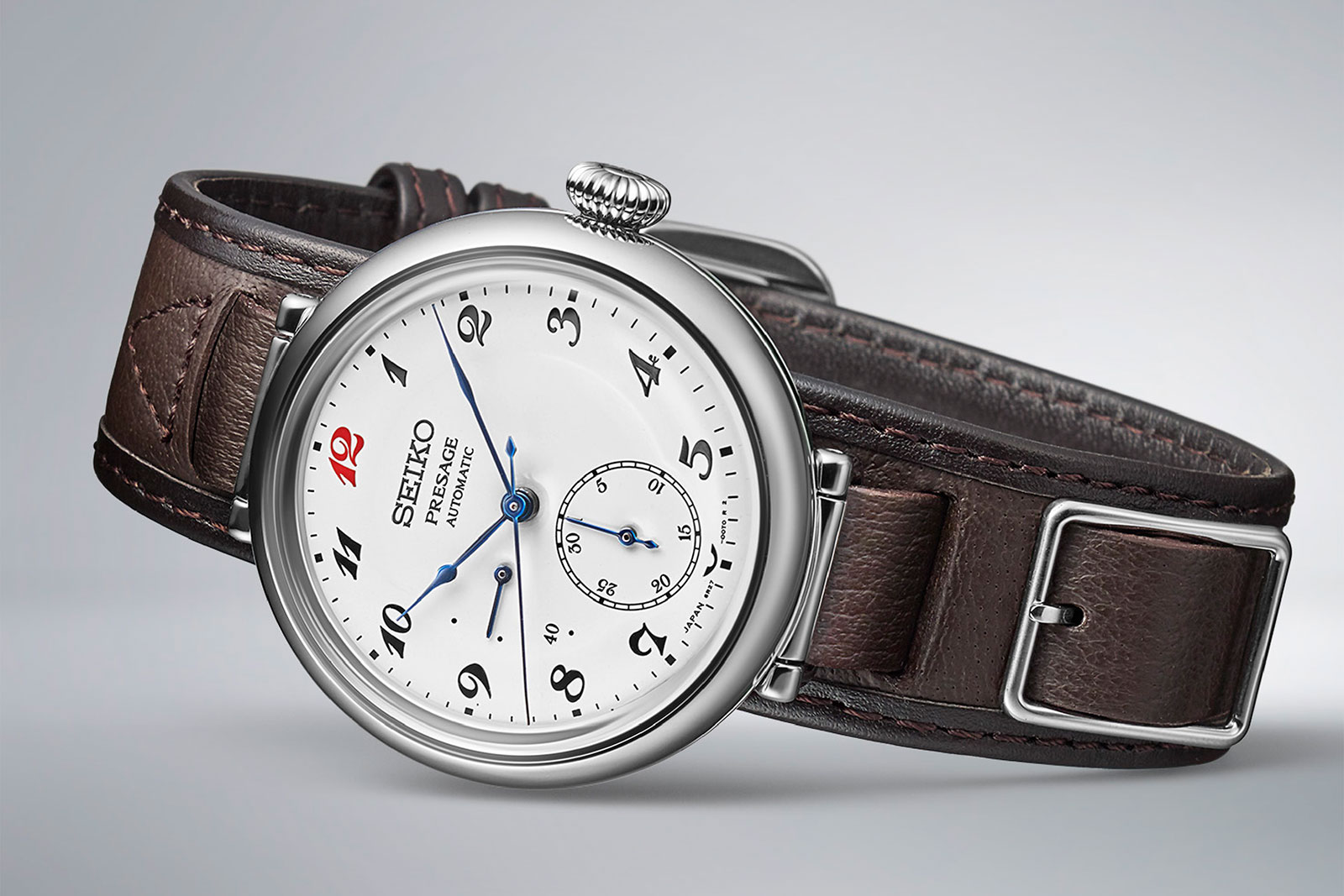 SEIKO Presage Seiko Watchmaking 110th Anniversary SPB359 外型忠實還原110年前日本製作的第一款手錶Laurel，並且採用大師製作的純白琺瑯面盤呈現當年的時代感。定價約NT$57,000。