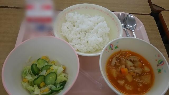 北市力行國小團膳業者讓學生誤食餿水湯，業者僅遭開2.6萬，並停止供餐2週。（示意圖，photo-ac）