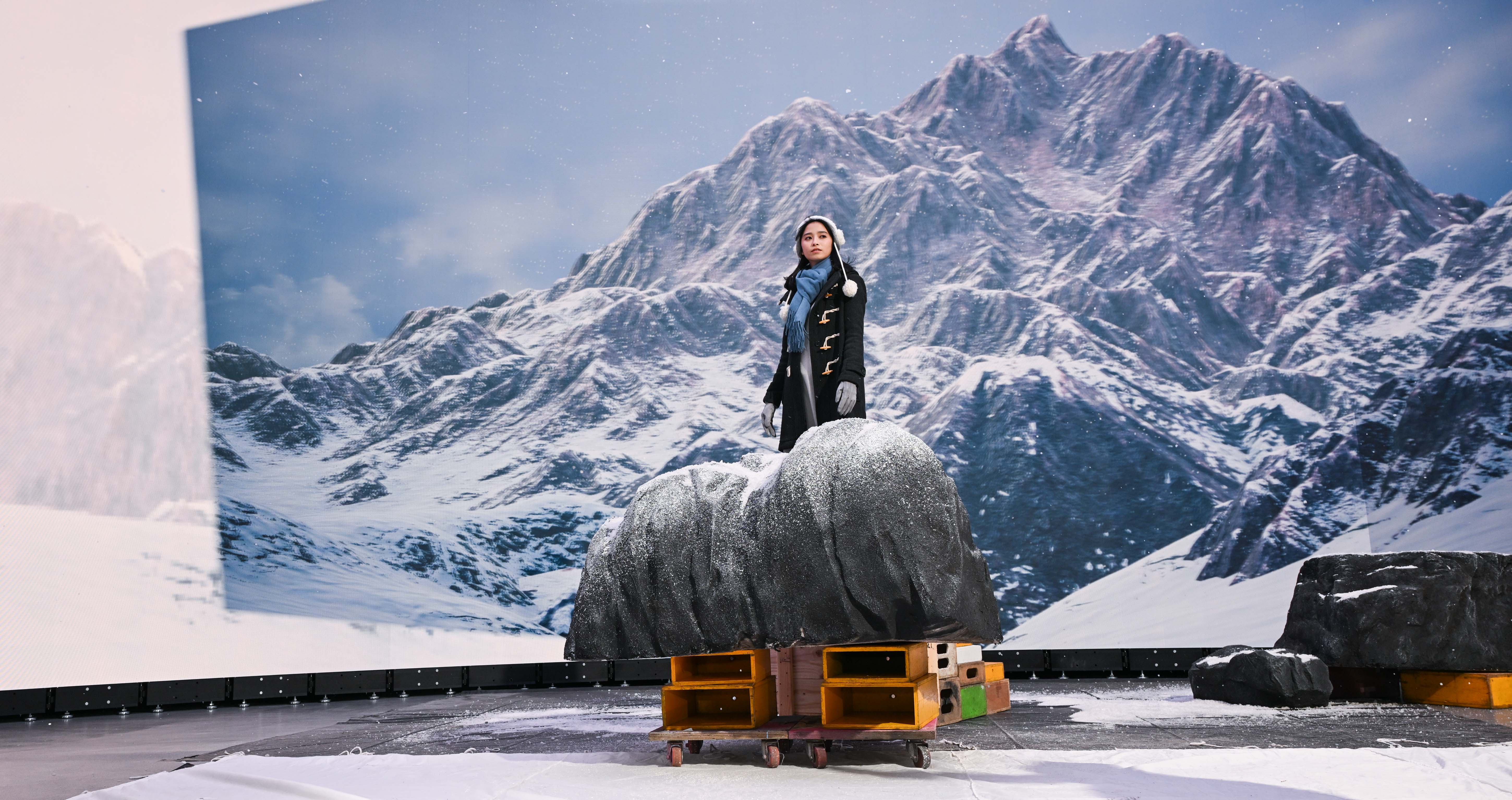 記者會現場展演示範LED攝影棚的使用實例。（牽猴子提供）