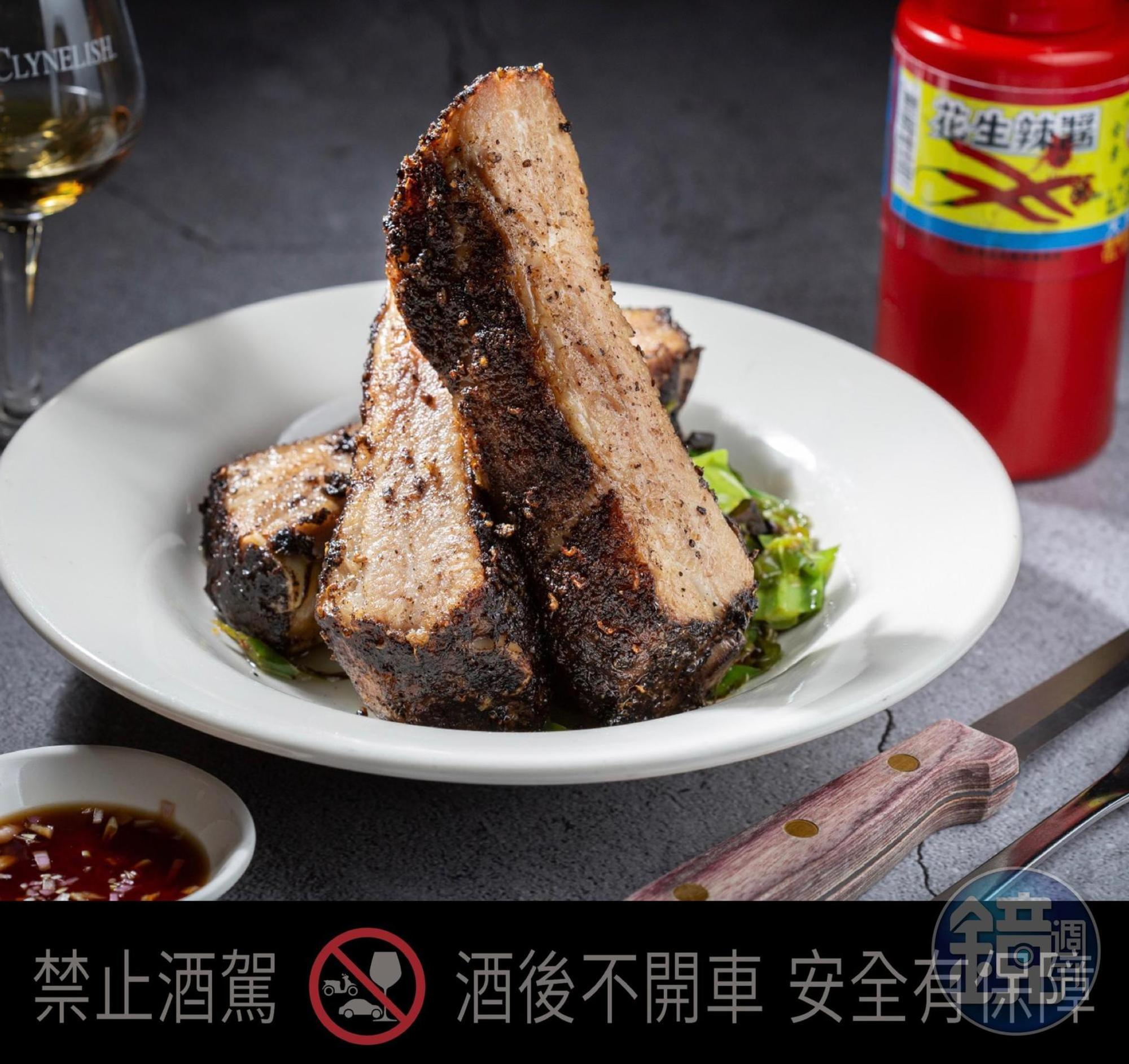 台北知名餐館「貓下去」也愛用花生辣醬。