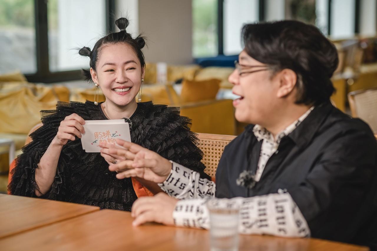  小S《熙娣想聊》延續《康熙來了》威力，在非電影類節目中搶下收視亞軍。（CATCHPLAY提供）