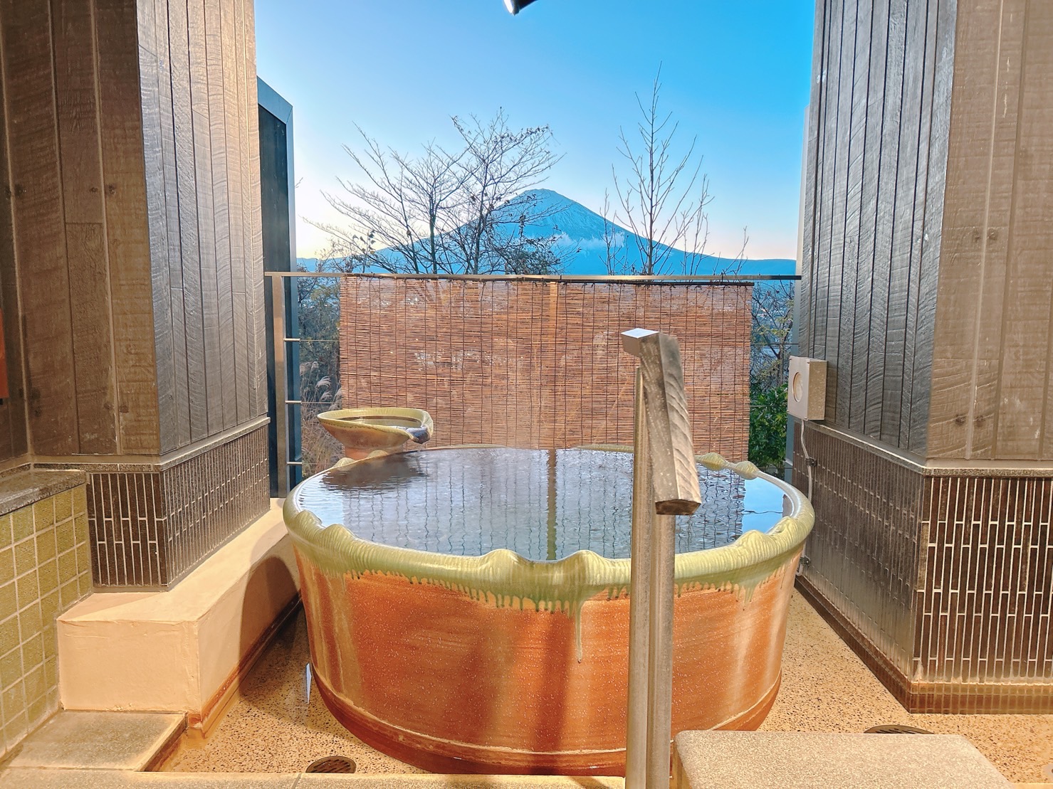 「木の花の湯」提供個人露天風呂，圖為位於1樓的「壺（陶瓷）風呂」。