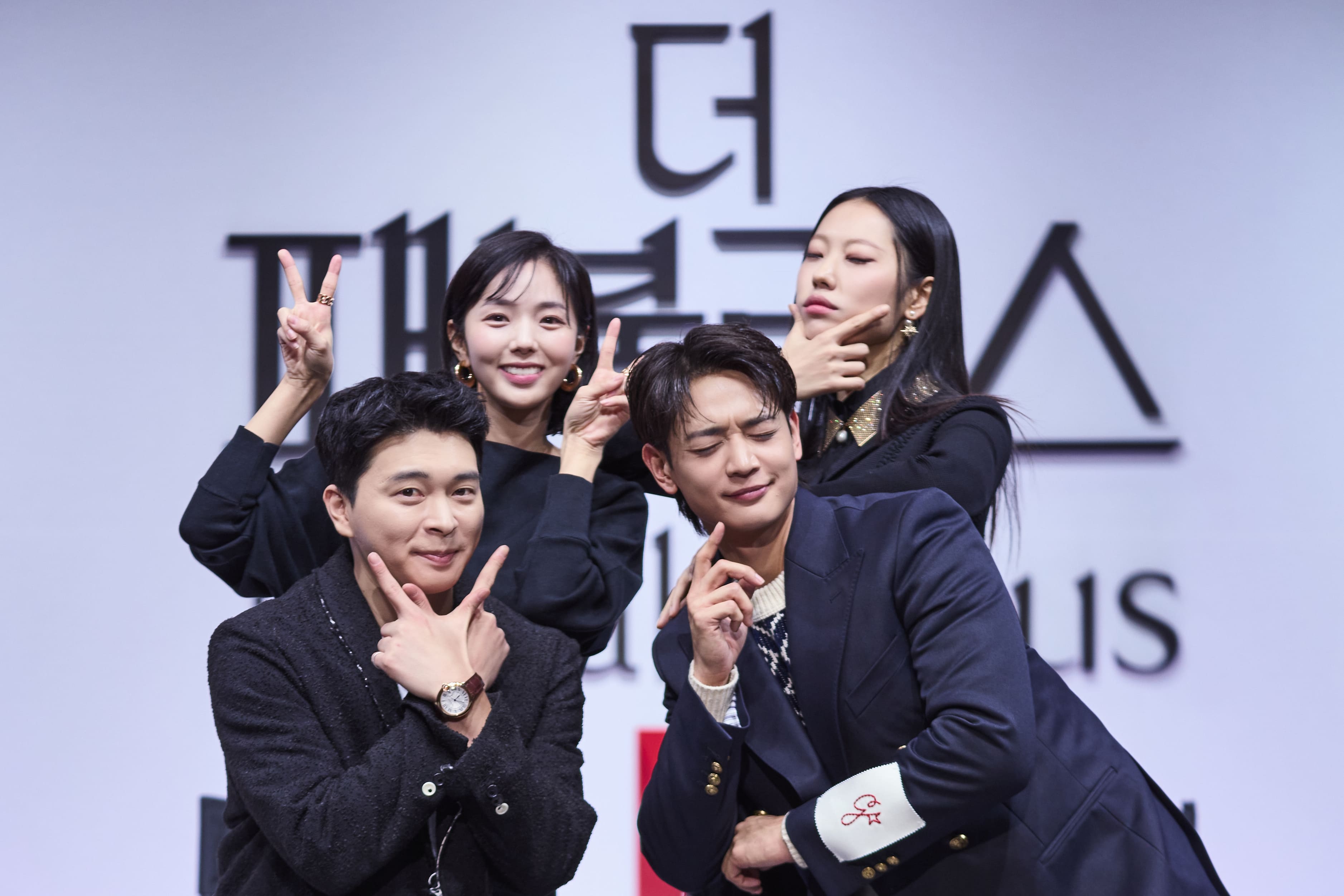 《閃耀國度》以韓國時尚產業為背景，主演崔珉豪（右下）、蔡秀彬（左上）、朴熙貞（右上）和李相喜四人四色非常有默契。（Netflix提供）