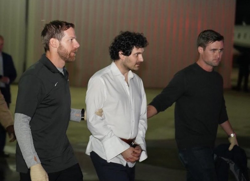 佛瑞德22日被以2.5億美元保釋。（翻攝自推特@DrEliDavid）