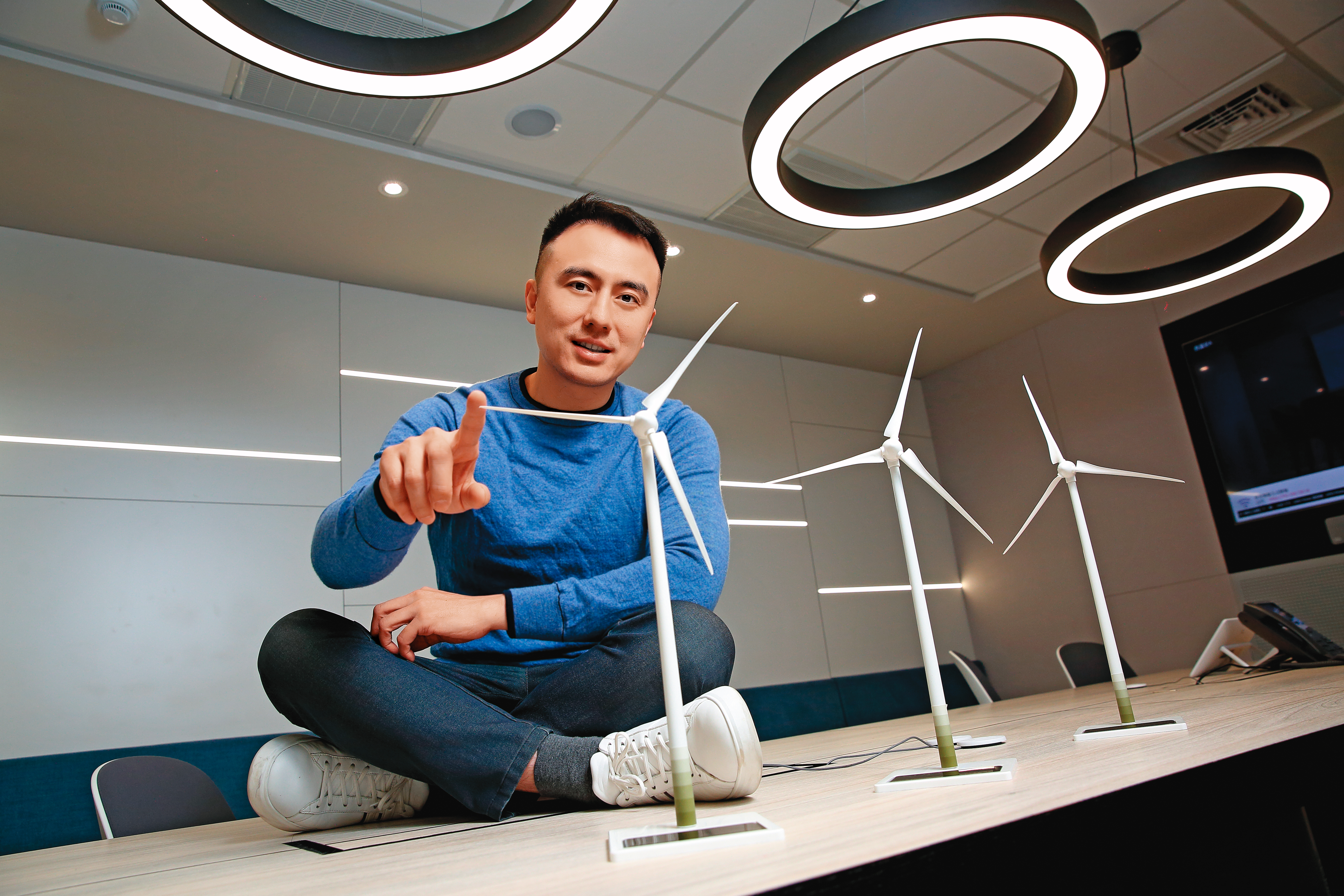 張建偉2016年創立雲豹能源，除了起家的太陽能，近年來也積極布局風電、儲能、水處理領域。