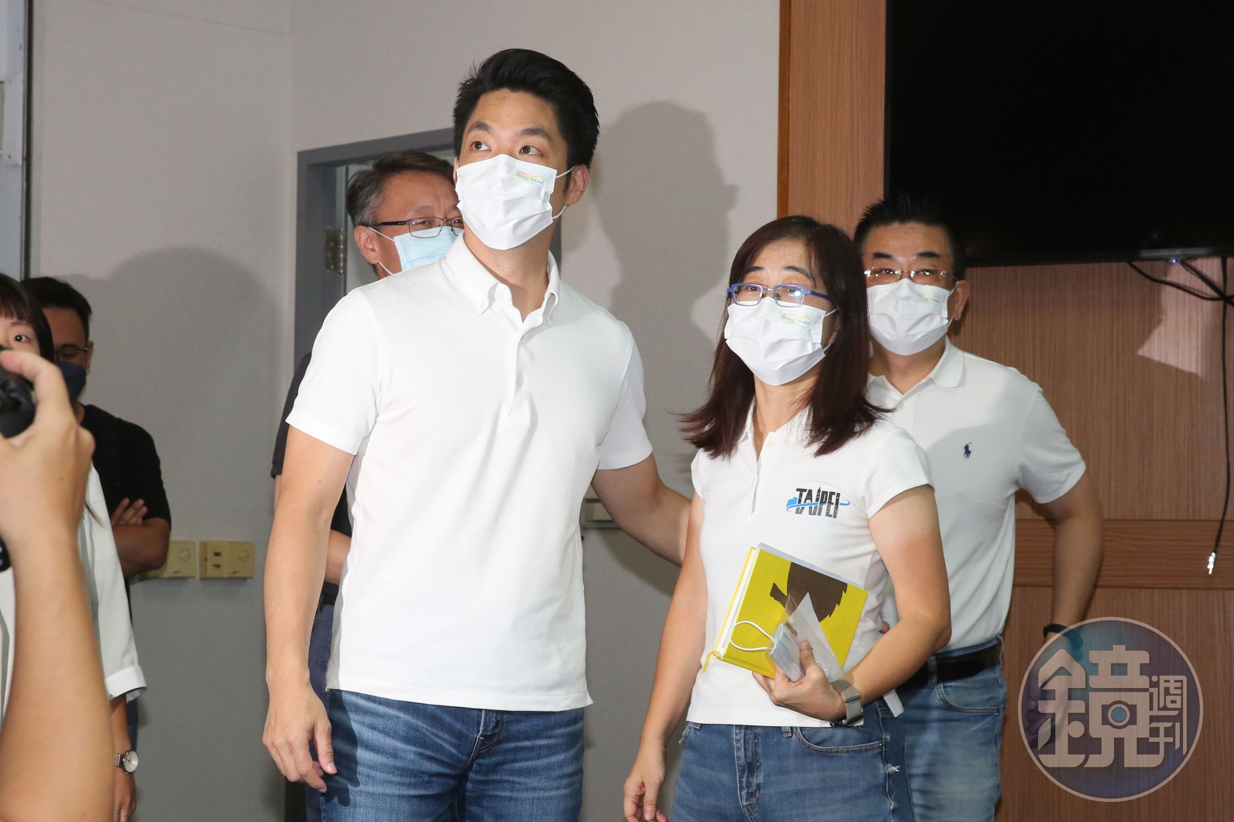 林奕華（右）在蔣萬安市長選戰期間即扮演重要角色，如今也將一同進入台北市政府。