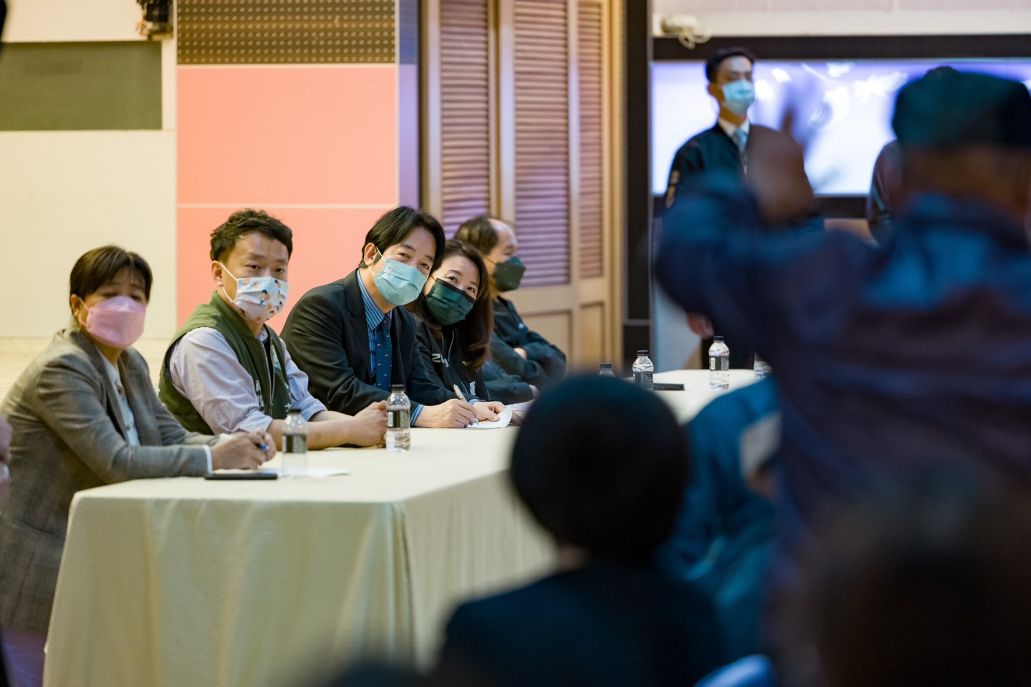 賴清德昨晚在政見會中與黨員座談，聆聽基層對於執政現況的不滿與建議。（翻攝自賴清德臉書）