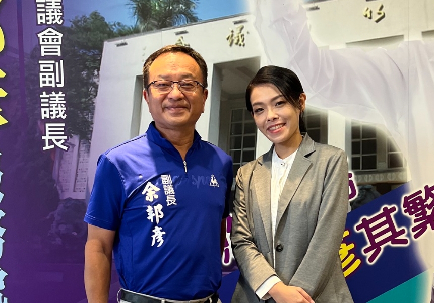 余邦彥（左）倒戈支持高虹安（右）引發批評，昨無預警宣布退出國民黨，但今傳出已被慰留成功。（翻攝自余邦彥臉書）